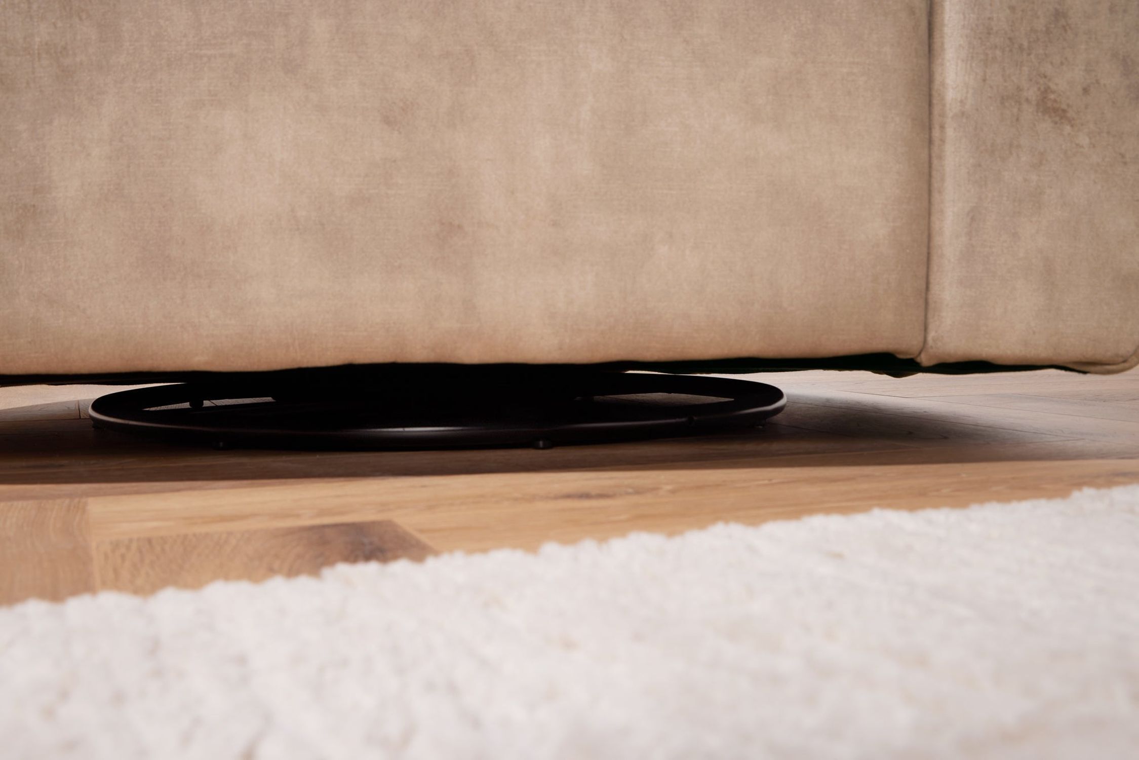 Fauteuil pivotant en velours gris avec accoudoirs design rétro Drinnen, Innenarchitektur