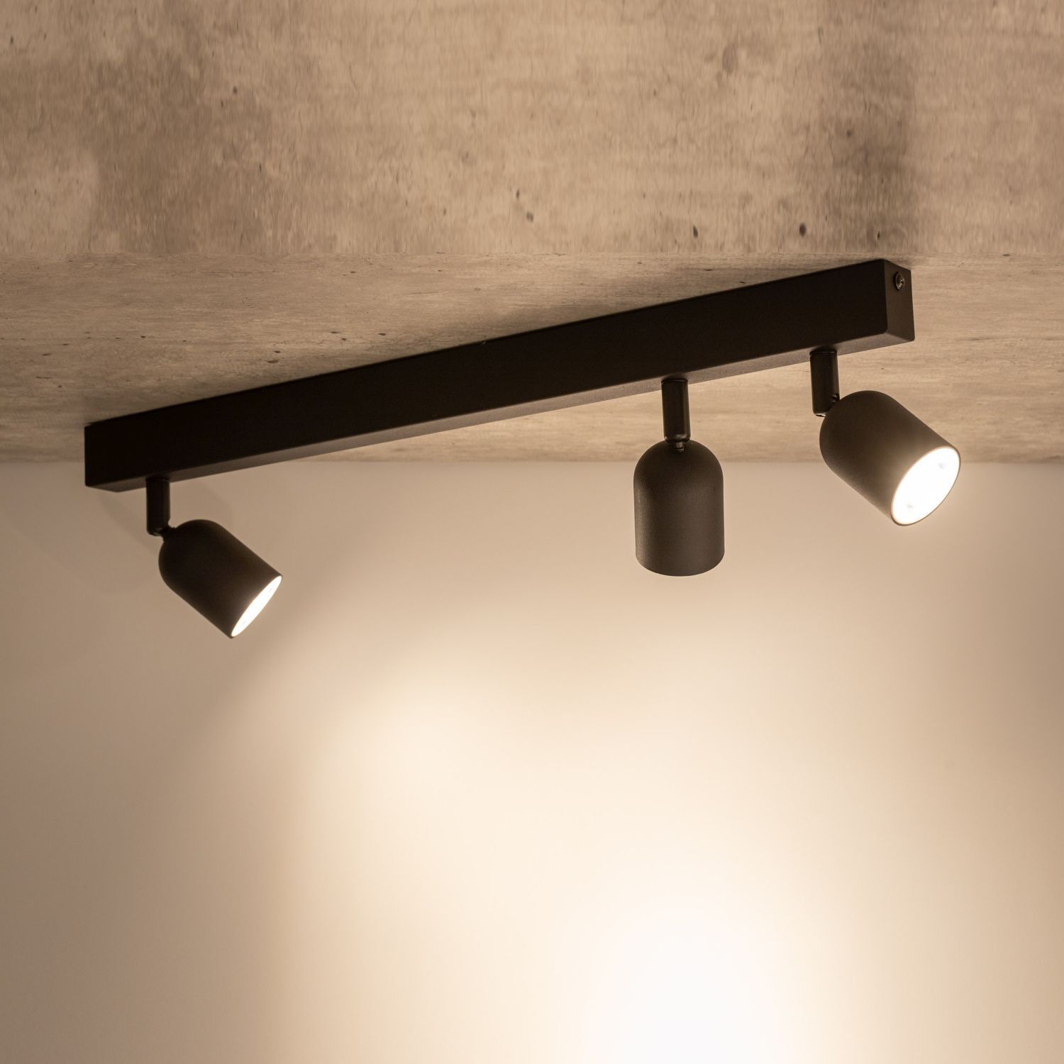 Plafonnier noir 74 cm de long GU10 métal 3-flammes