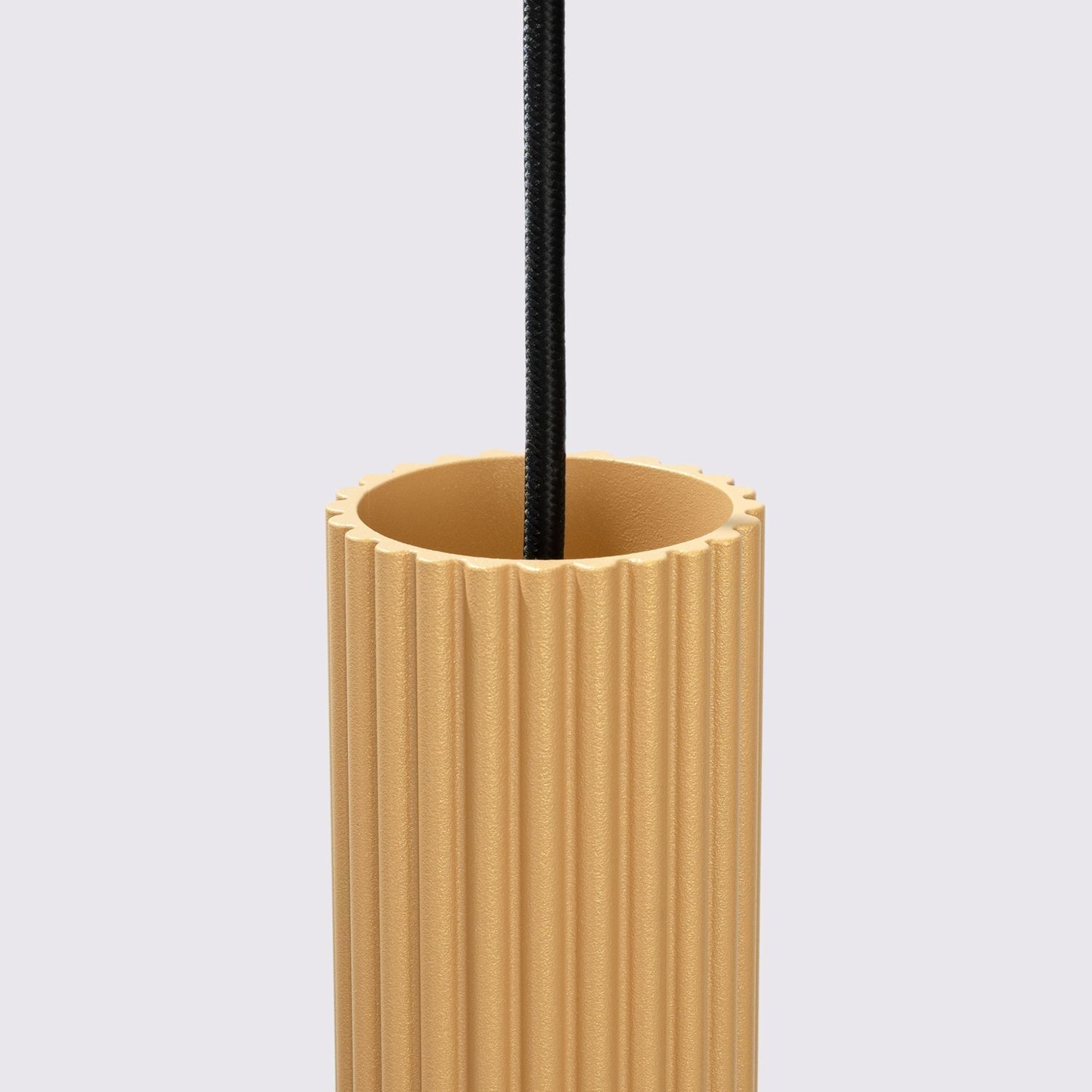 Suspension GU10 L : 8 cm H : max. 118 cm Aluminium doré Suspension GU10 L : 8 cm H : max. 118 cm Aluminium doré