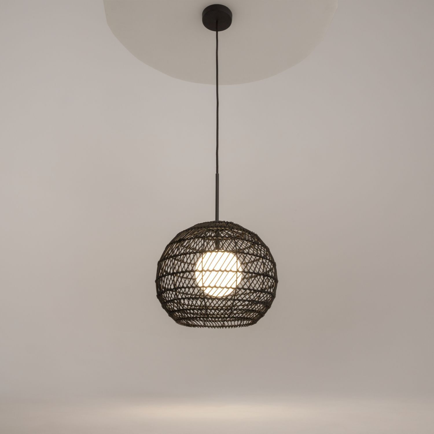 Suspension métal verre G9 ronde D : 30 cm noir blanc
