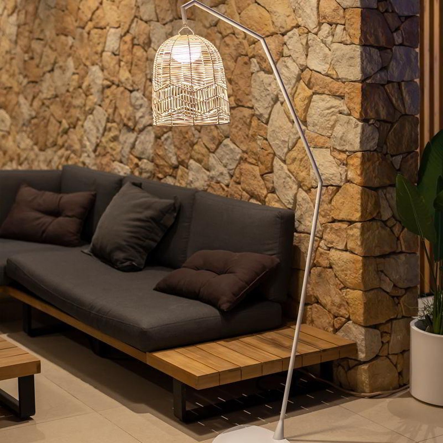 Lampadaire LED extérieur batterie 165 cm de haut IP54 2700 K dimmable