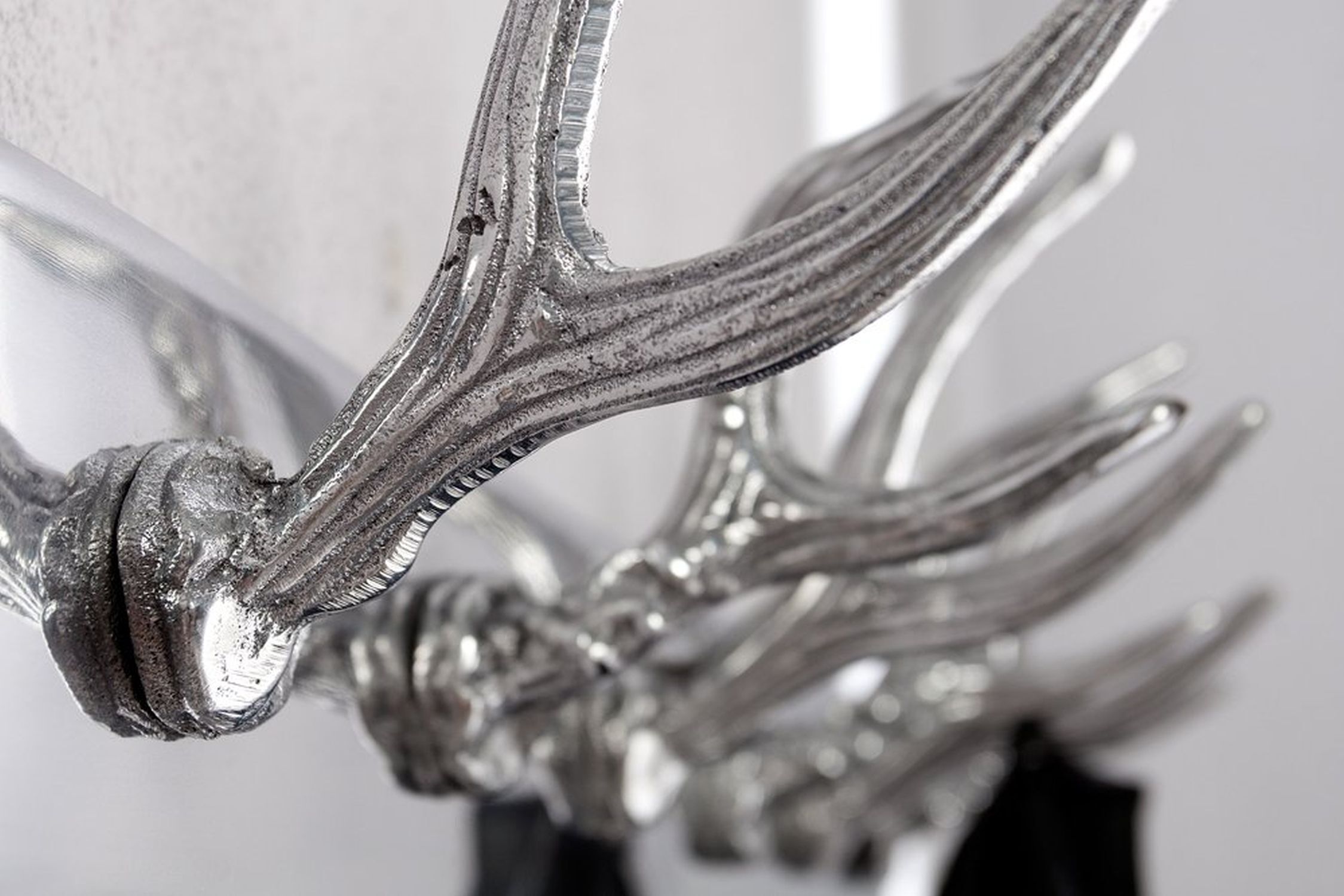 Portemanteau mural aspect bois de cerf aluminium 50 cm en argent Geweih