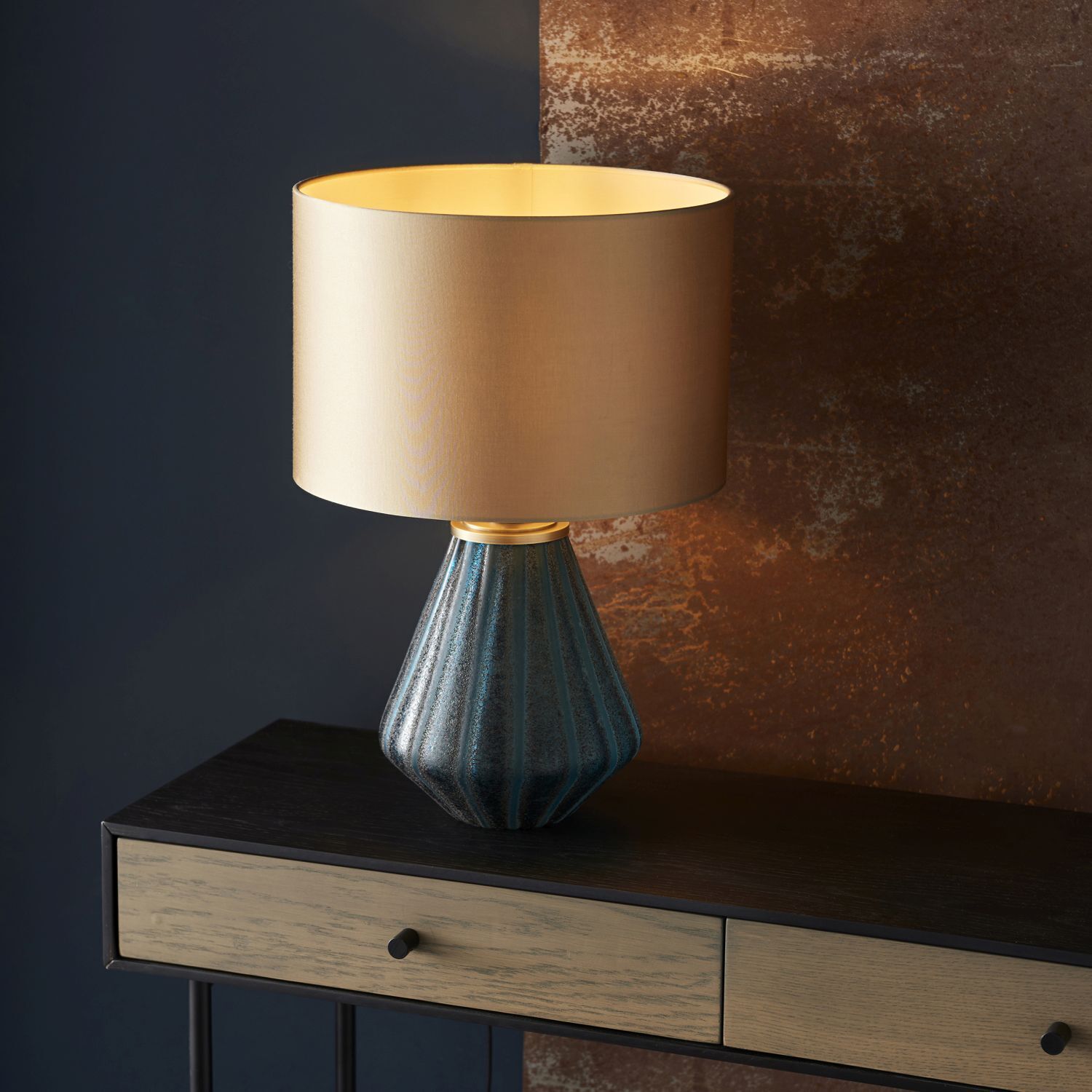 Lampe de table verre métal tissu 53 cm de haut en turquoise or Moderne