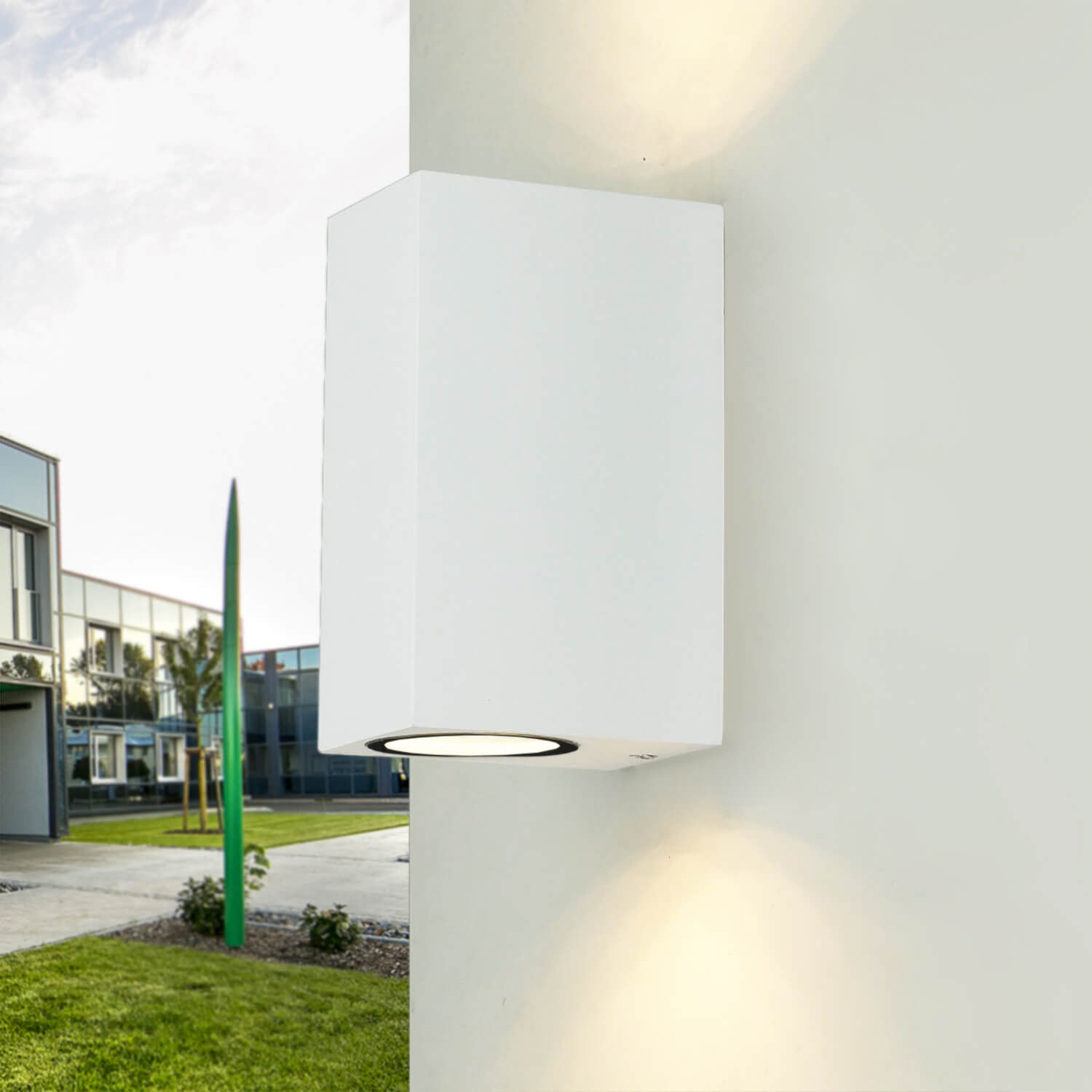 fassadenstrahler-up-down-spot-aussen-wandlampe-aalborg-eckig-weiss--3 wandlampe, außenleuchte, weiße lampe, eck-leuchte, äußere beleuchtung