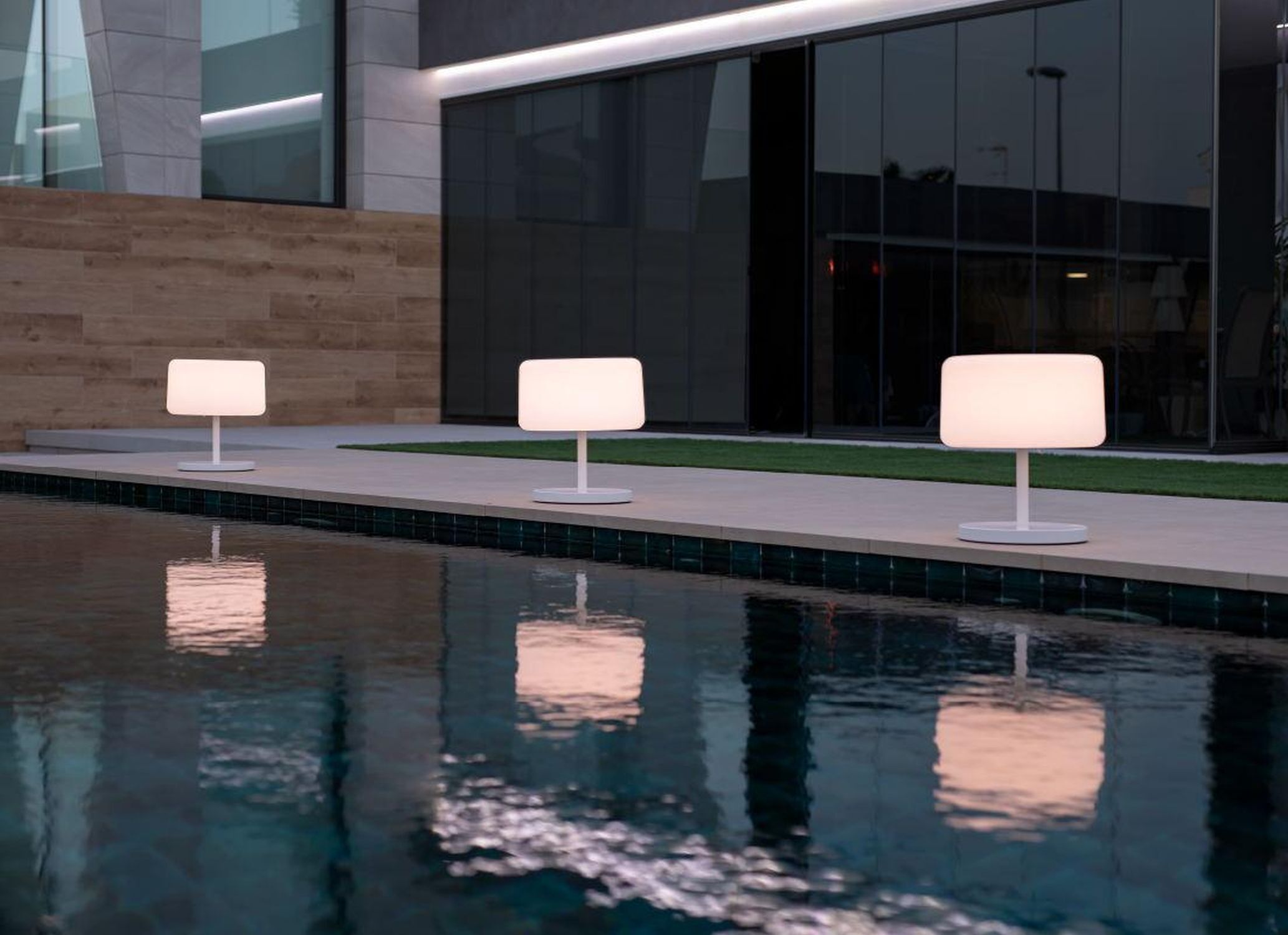 Lampadaire LED extérieur solaire changeant de couleur 155 cm dimmable Lampe, Schwimmbad, Wasser