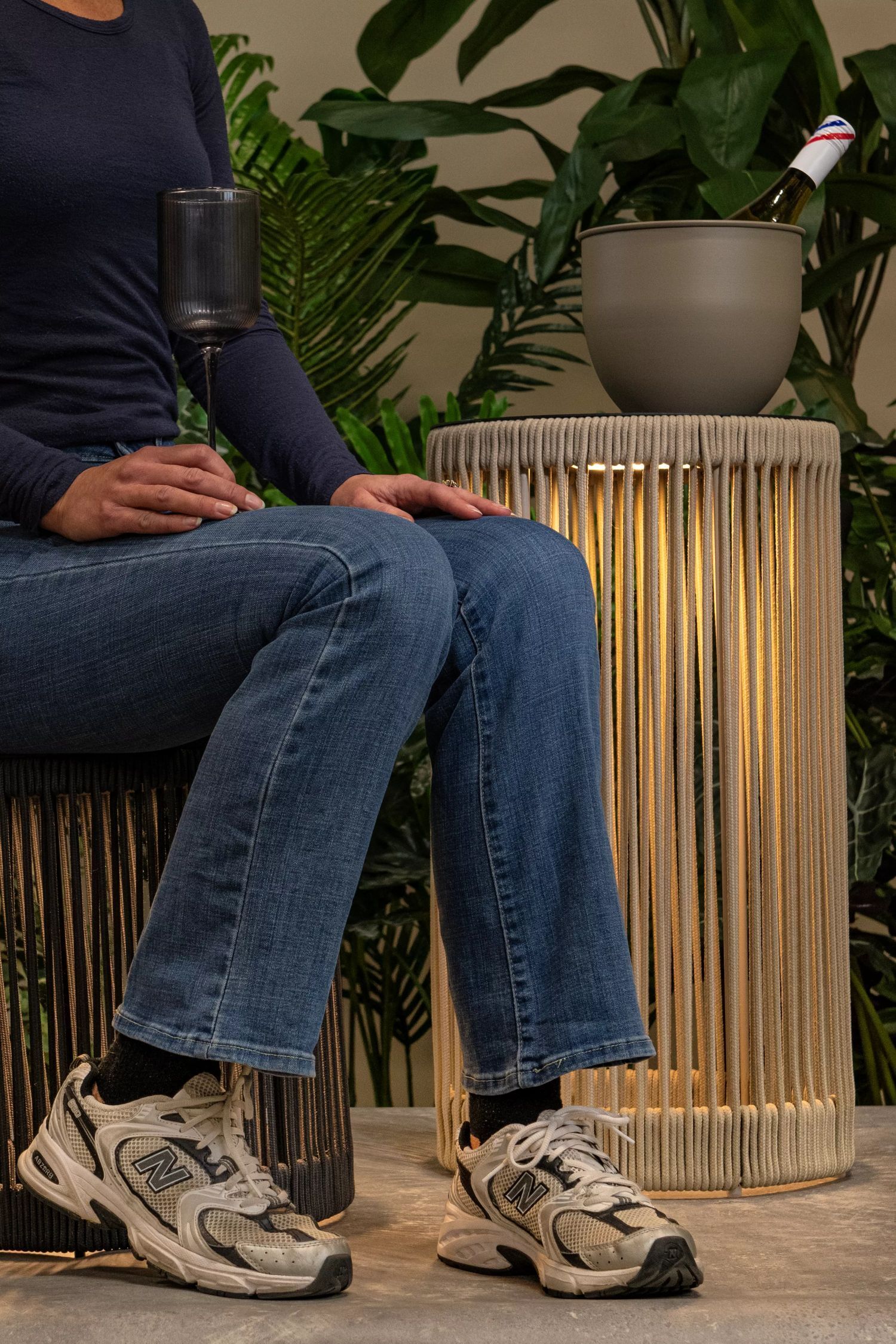 Hosen, Person, Sitzen, Schuh, Jeans