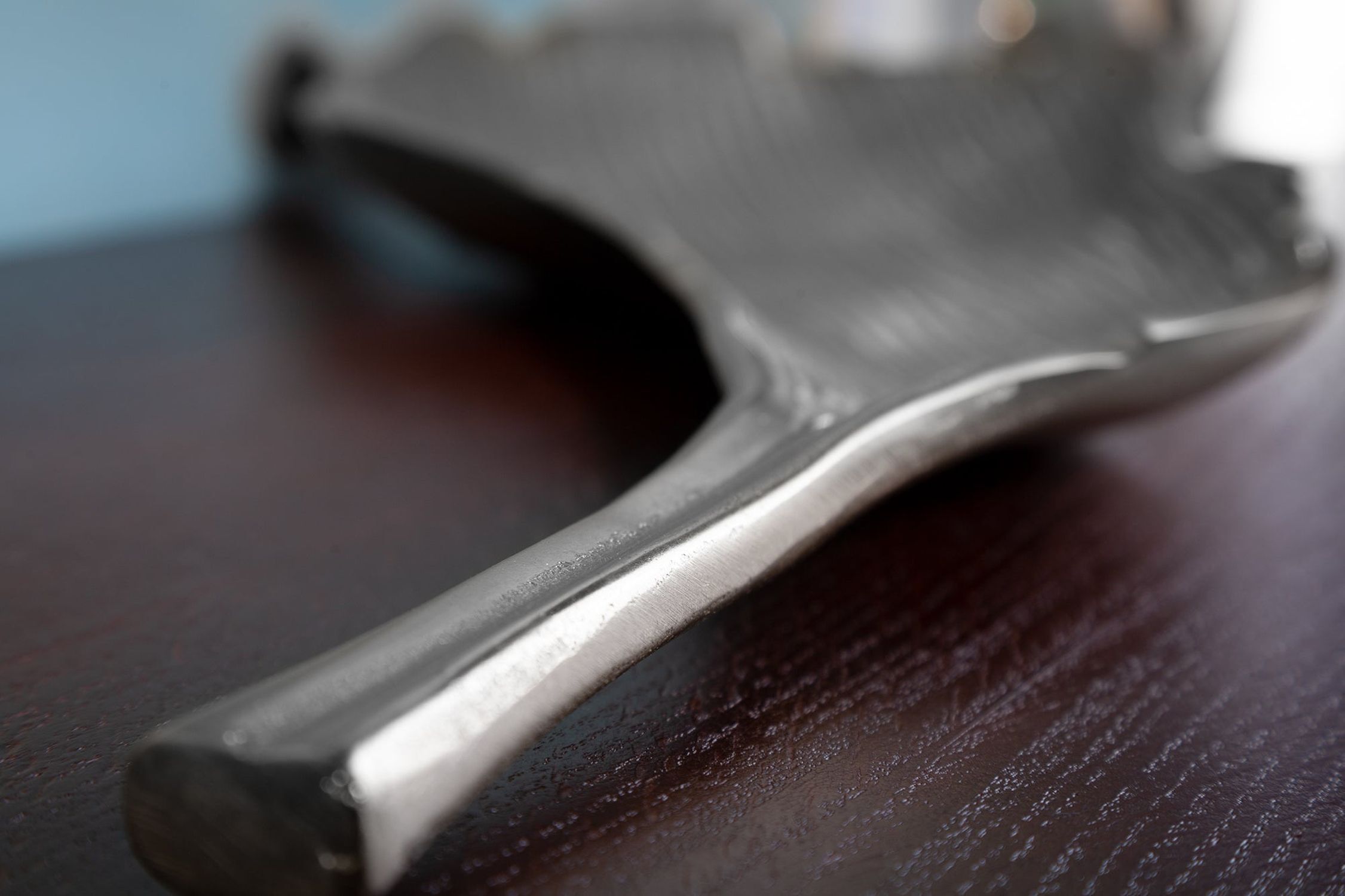 Coupe décorative en métal L : 64 cm en argent Feuille Design Travail manuel Coupe décorative en métal L : 64 cm en argent Feuille Design Travail manuel