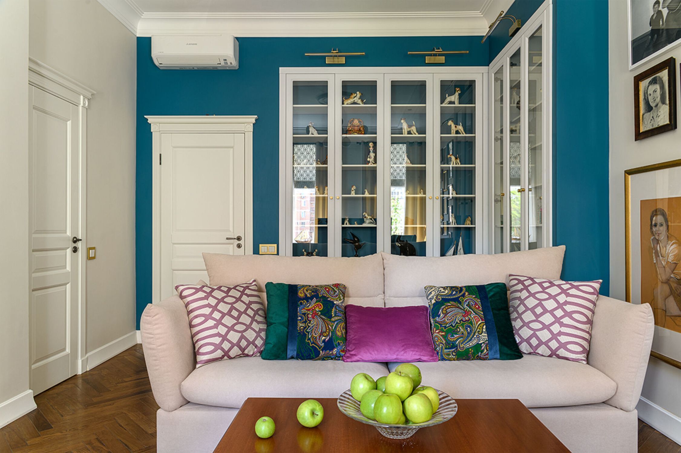 LED Bilderleuchte Metall 55 cm breit in Bronze länglich Kissen, Dekoration für Zuhause, Drinnen, Innenarchitektur, Wohnzimmer