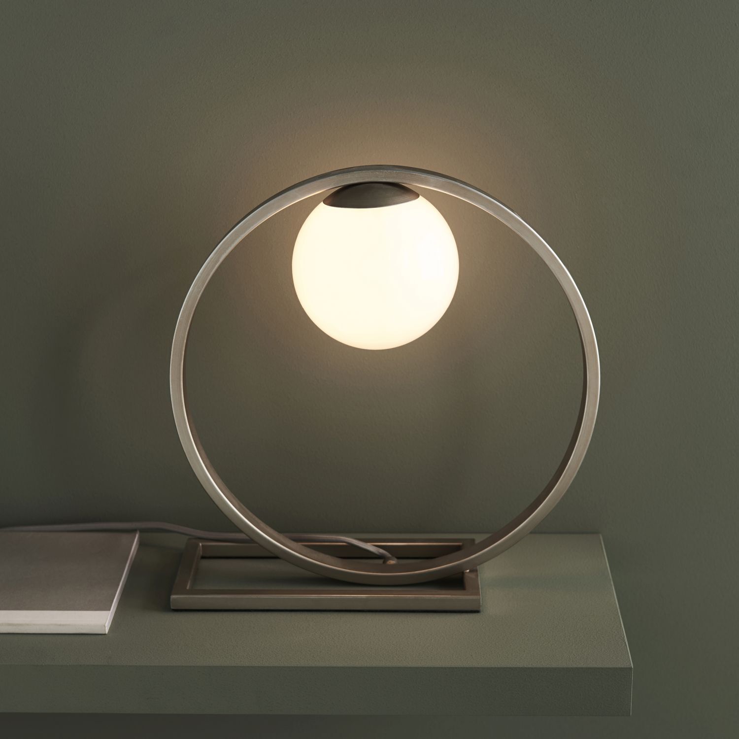 Lampe de table métal verre H : 32,2 cm en argent blanc G9