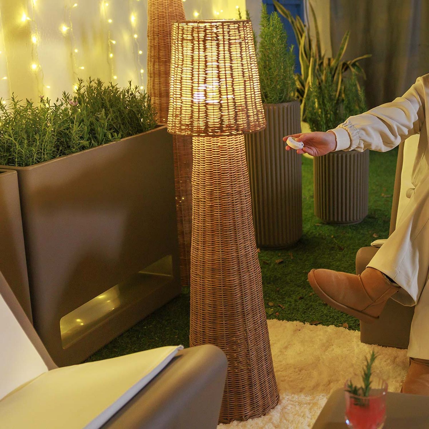 Lampe, Stehlampe, Korblampe, Rattan, Nachtbeleuchtung