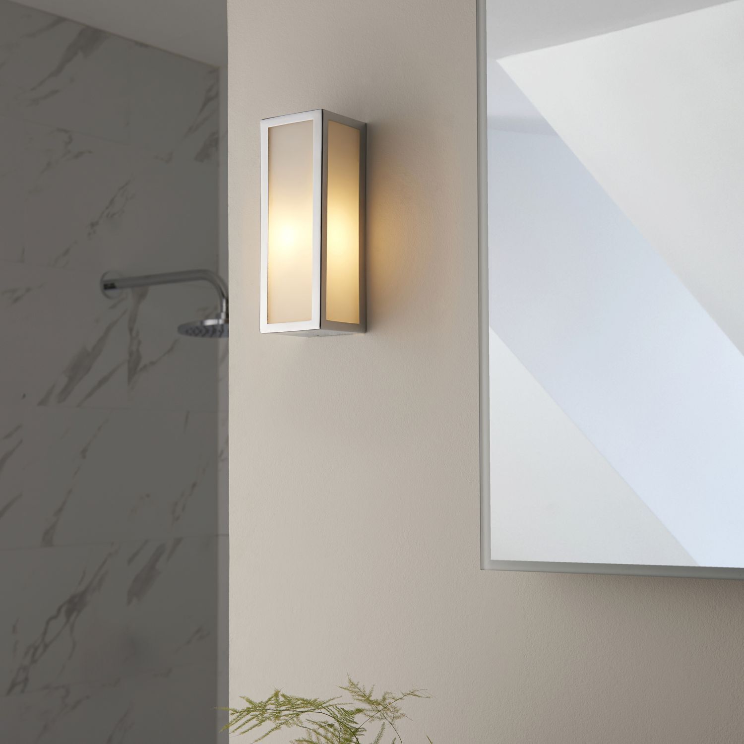 Lampe de salle de bain murale IP44 verre métal H : 21,5 cm chrome blanc G9