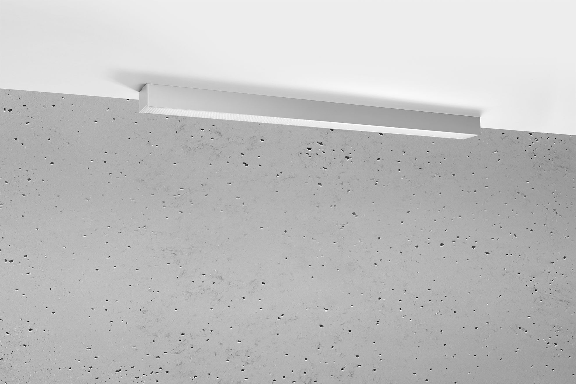 Plafonnier LED gris 90 cm H : 6 cm plat faible éblouissement