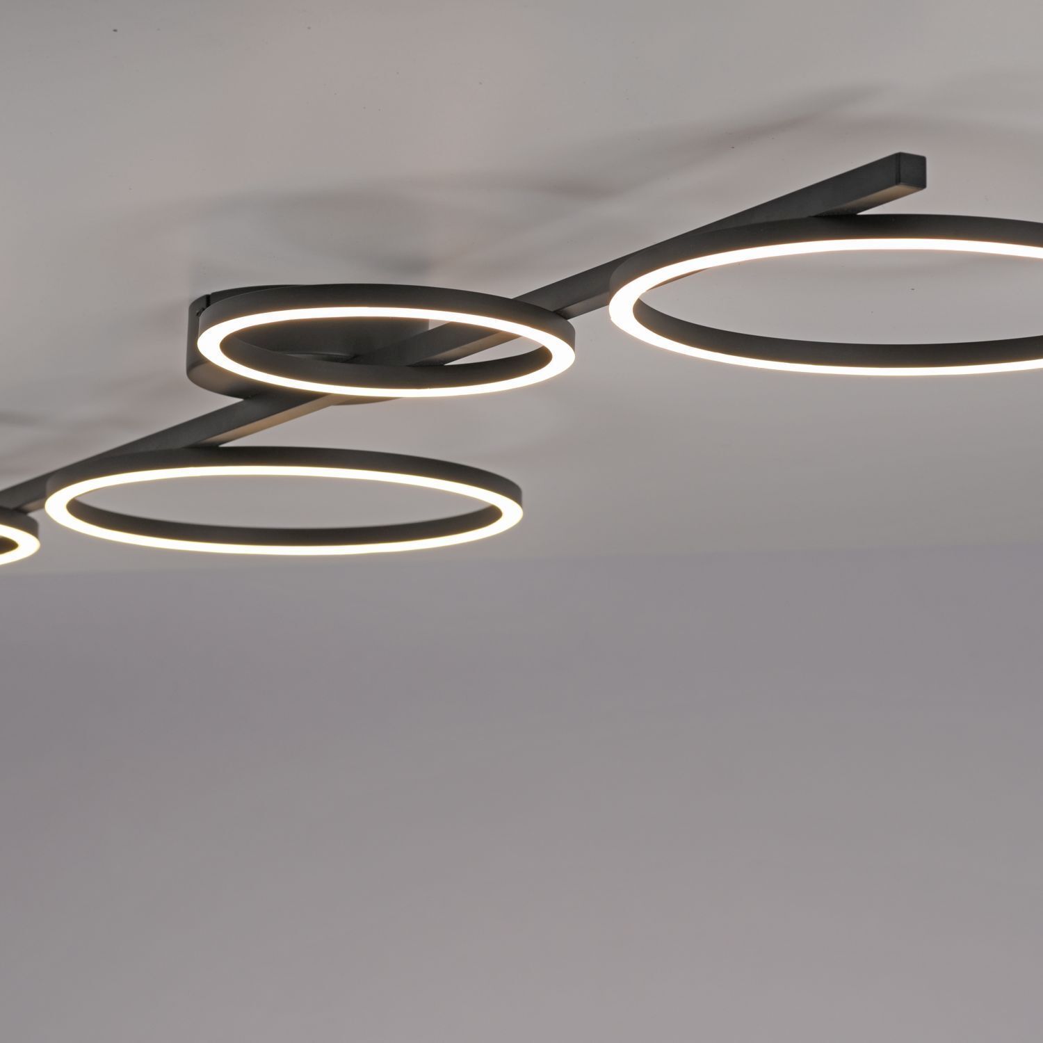 Lampe de plafonnier LED noire métal 120 cm allongée 4850 lm