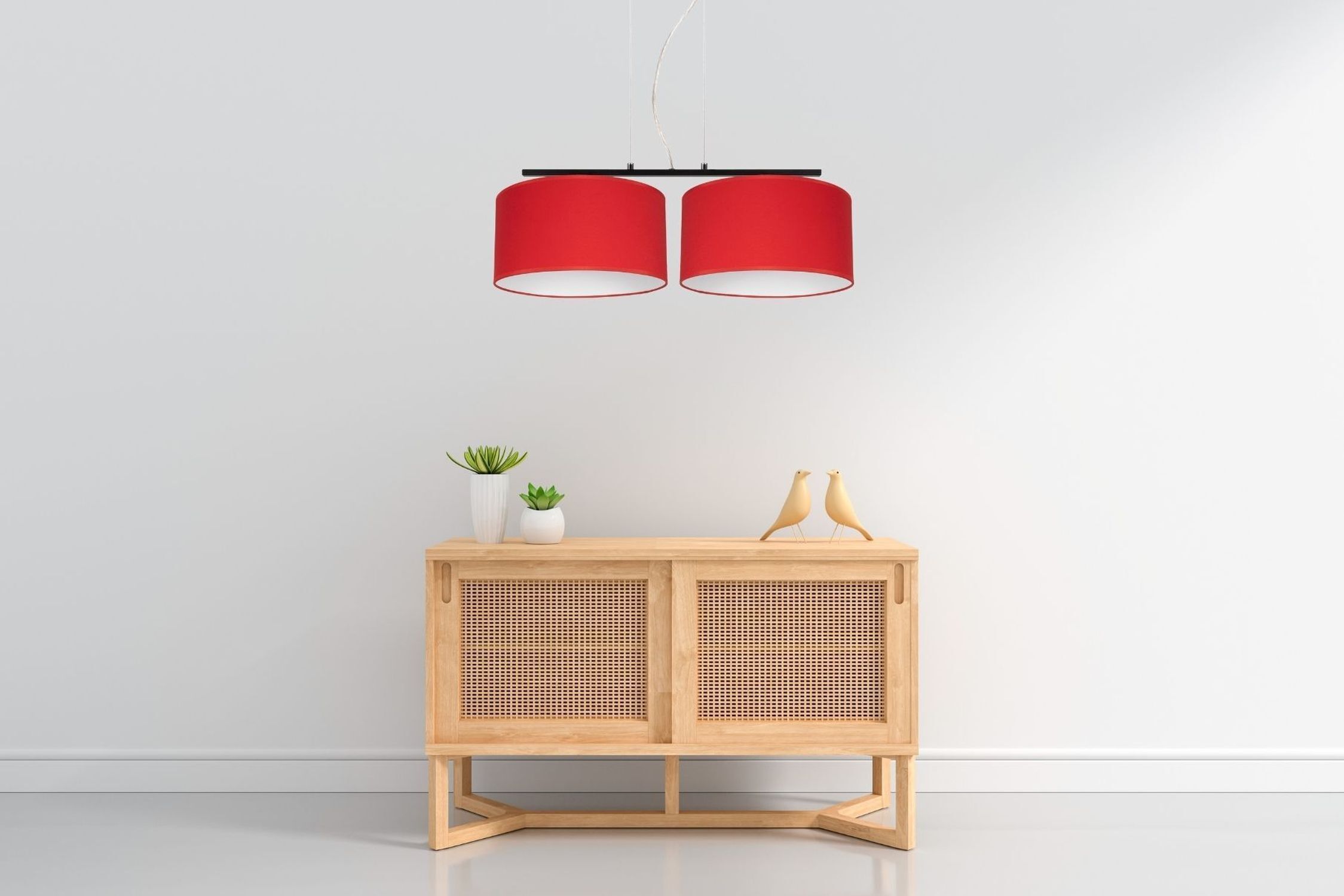sideboard, Holzsideboard, Rattan-Ware, rote Pendelleuchte, Dekorationsvögel