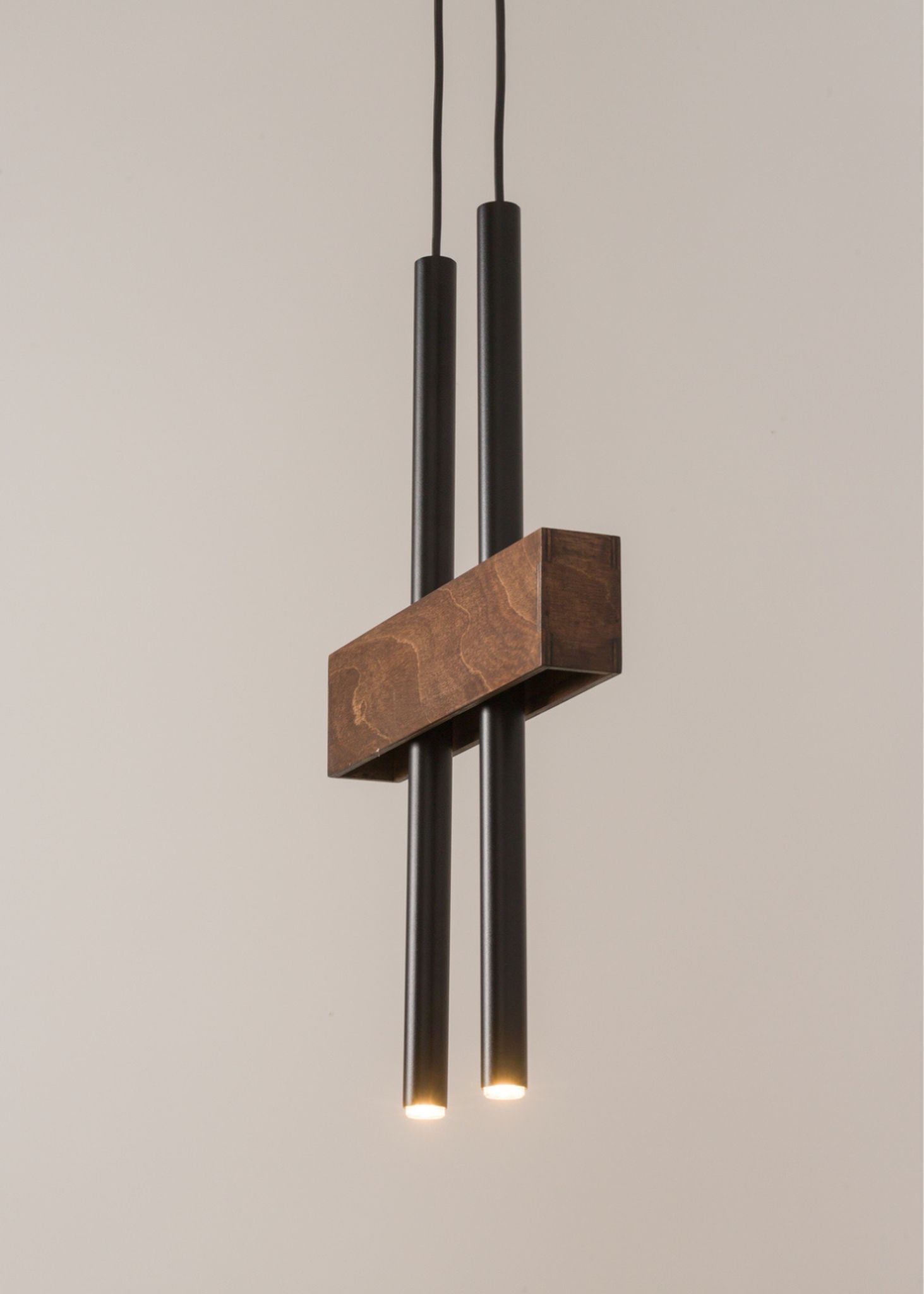 Longue lampe à suspendre métal bois noir 2 flammes 31 cm