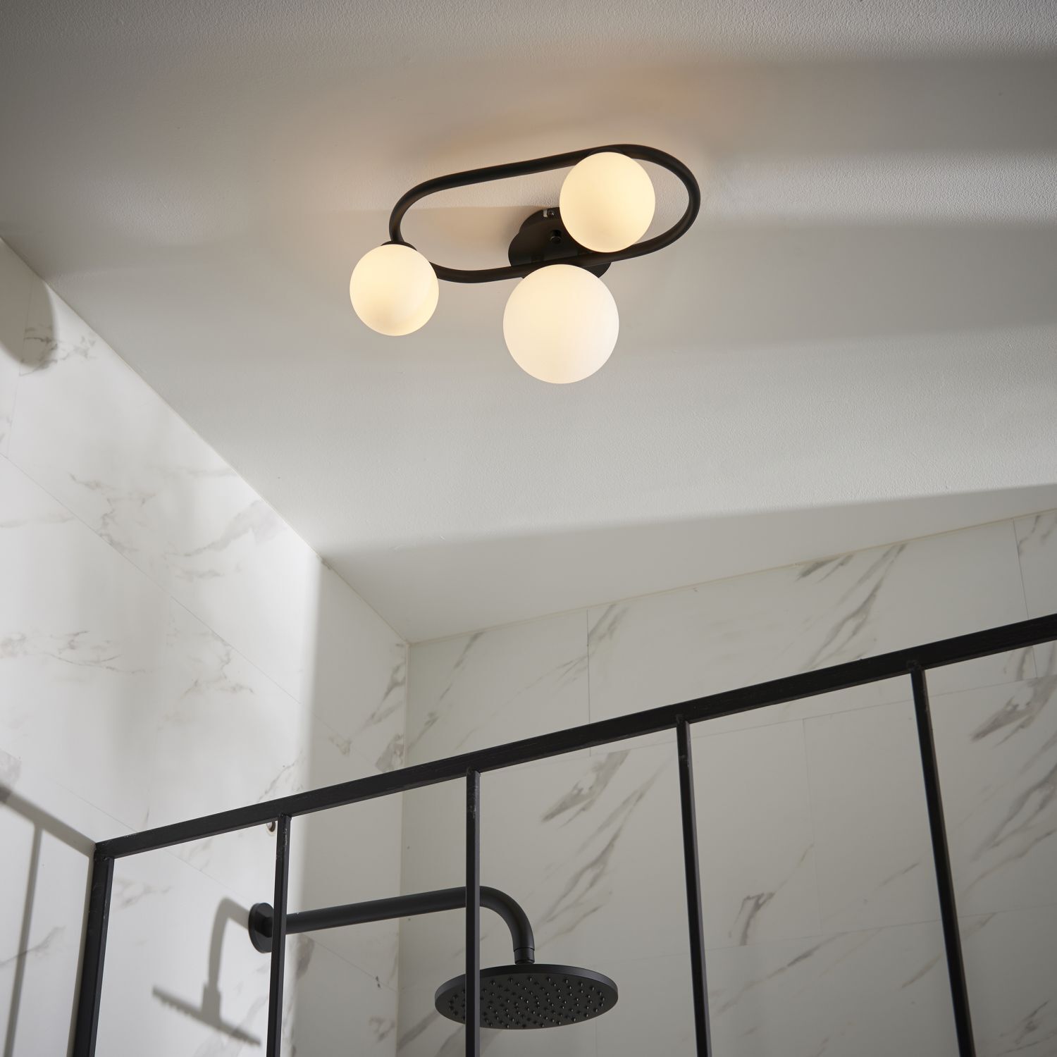 Lampe de salle de bain plafond verre métal IP44 noir blanc 3x G9