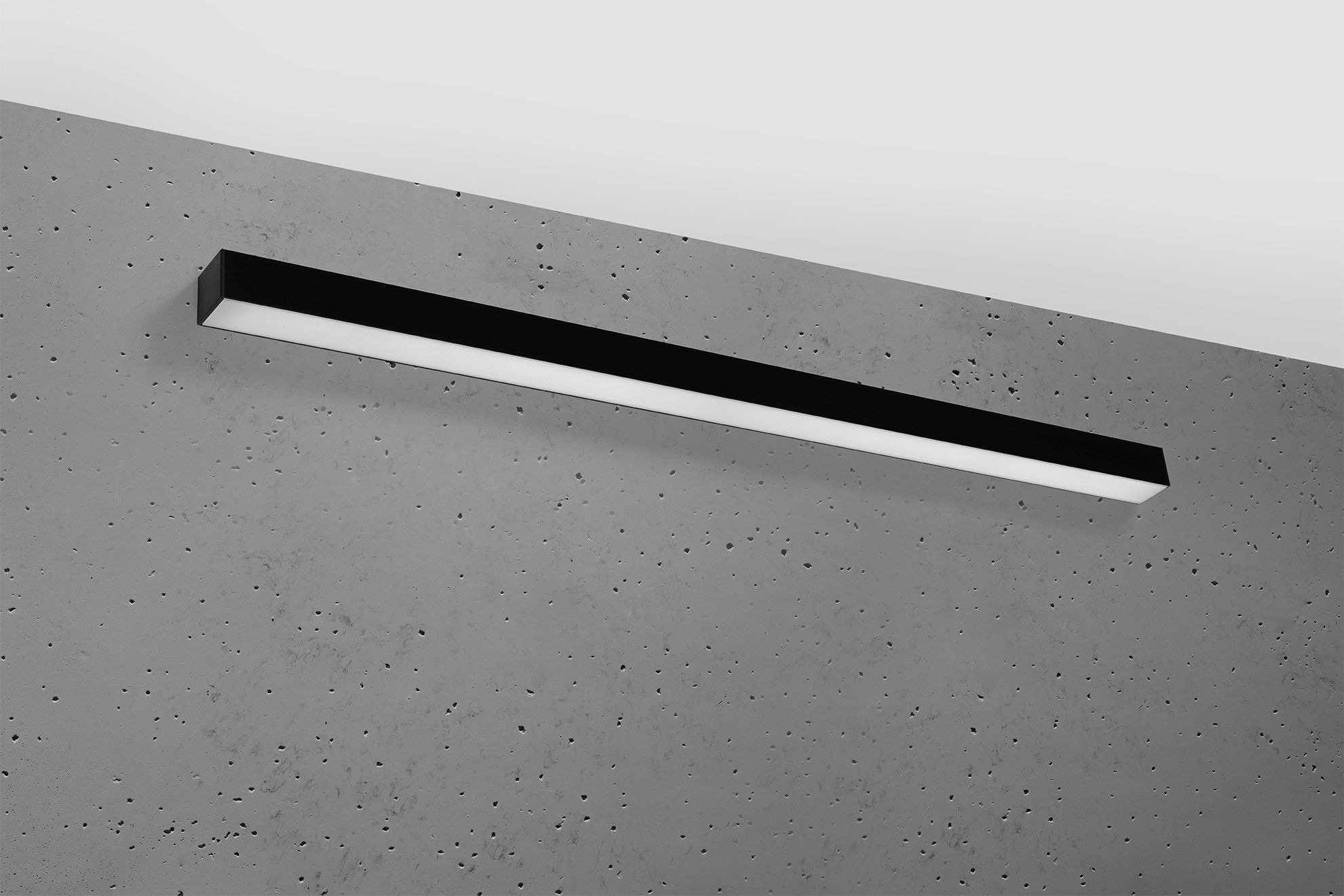 Applique LED noire métal 118 cm de long 4000 K 3640 lm