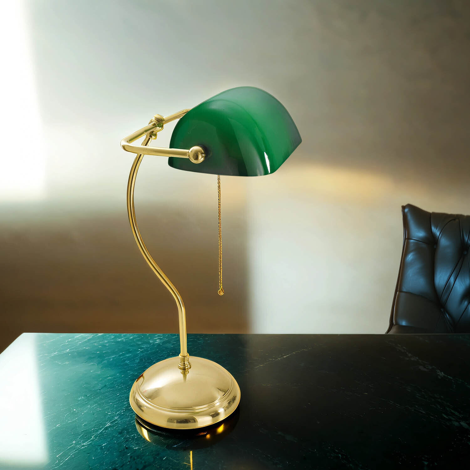 bankerlampe-schreibtischleuchte-vintage-messing-poliert-gruen-2 Tischlampe, Brass/Gold, Grünes Lampschirm, Schreibtischlampe, Vintage Stil