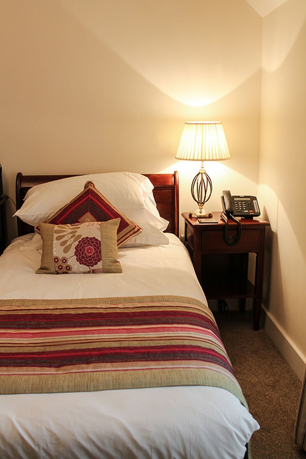 Kissen, Dekoration für Zuhause, Lampe, Tischlampe, Bett