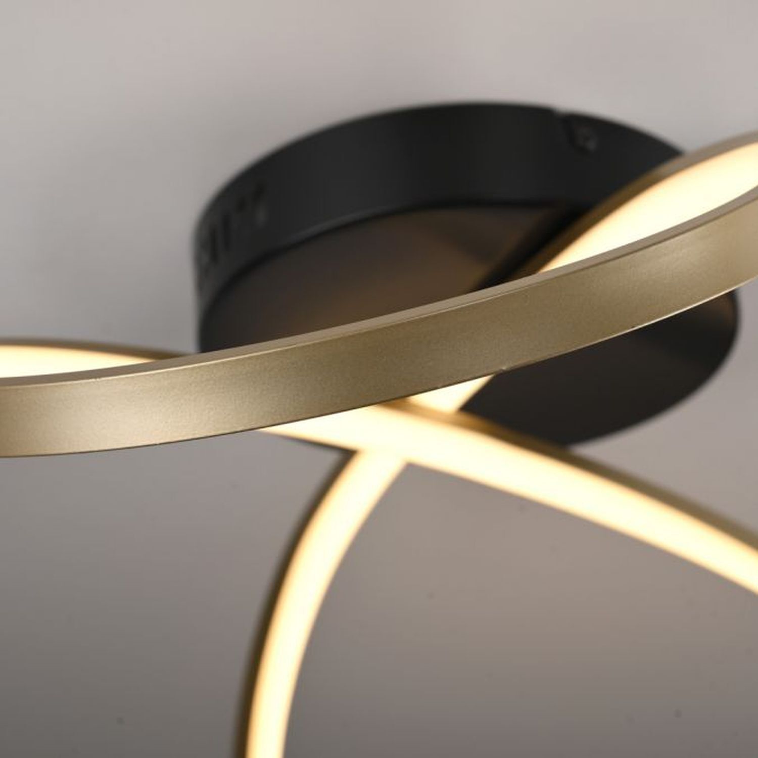 Plafonnier LED métal noir laiton 3000 K intensité lumineuse variable Lampe