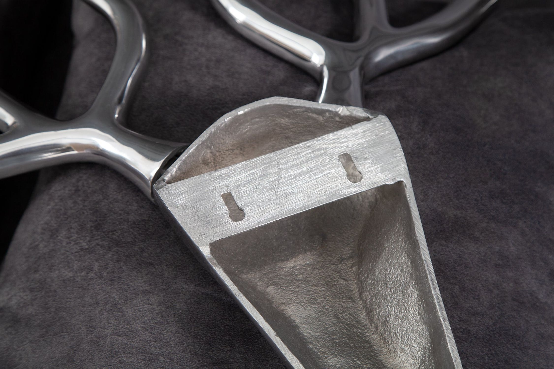 Wanddeko Geweih Hirsch aus Metall 98 cm breit in Silber