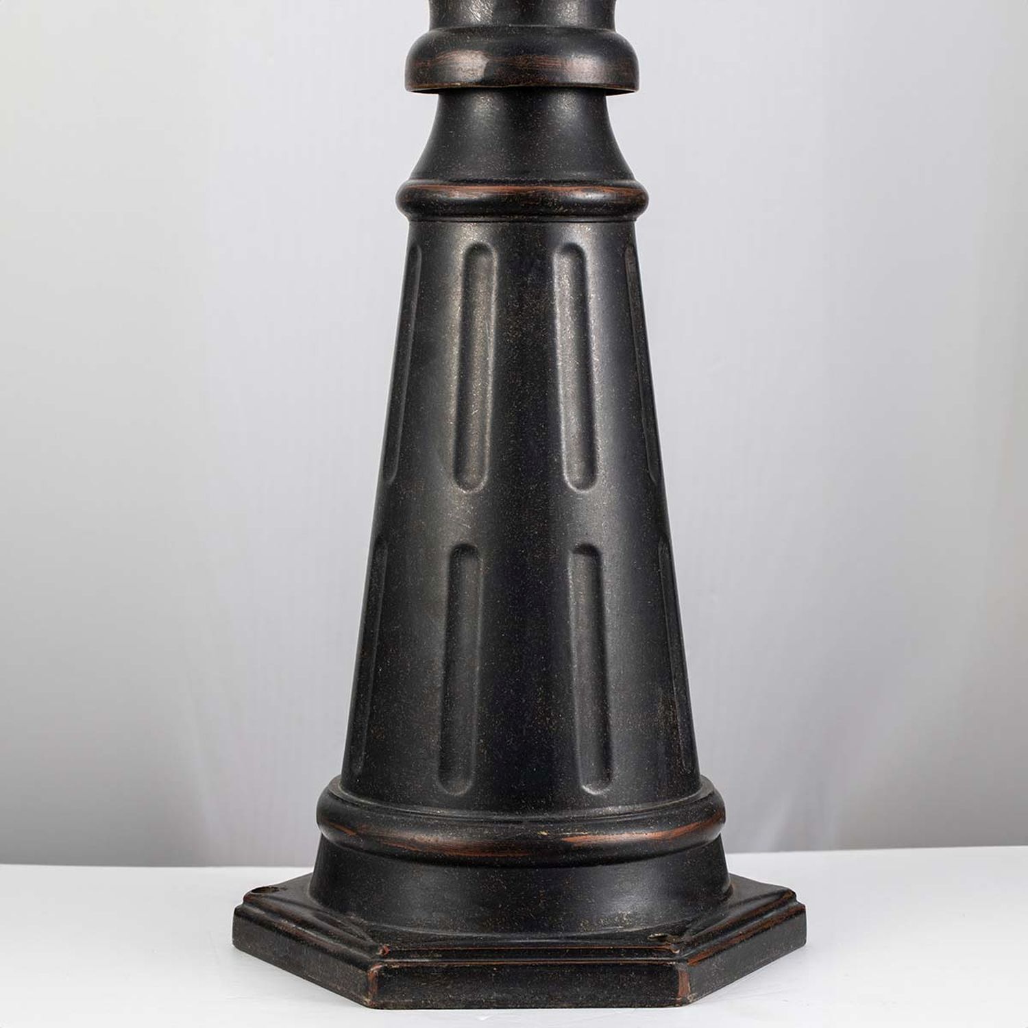 Tischlampenfuß, Lampenbasis, Metall, Schwarz, Zierprofil
