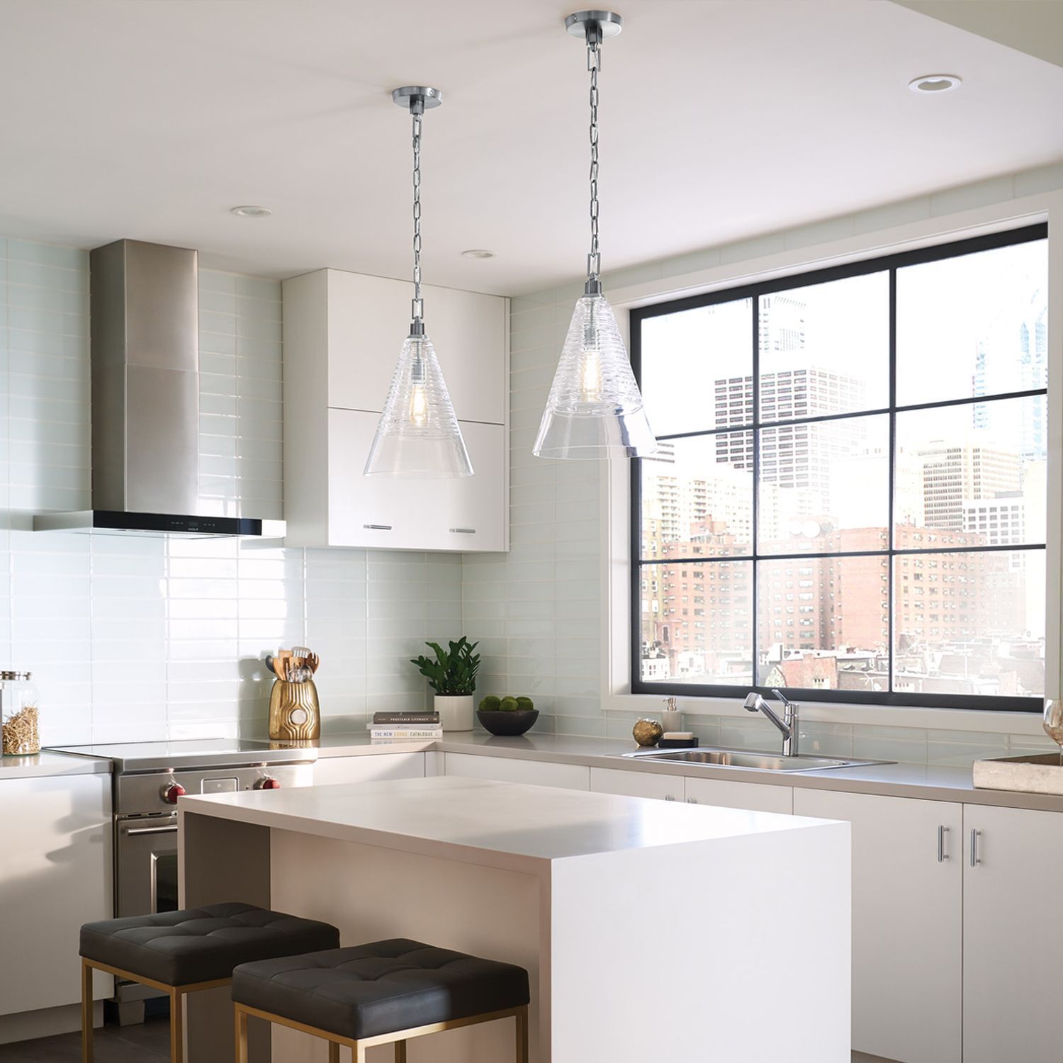 küche, kücheninsel, hängelampe, glaslampe, weiß