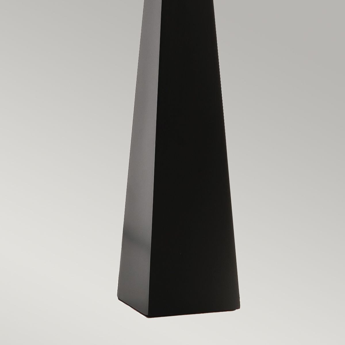 Lampe de table grande 79 cm de haut Noir Blanc Tissu Métal E27 Architektur, Gebäude, Denkmal, Obelisk, Säule