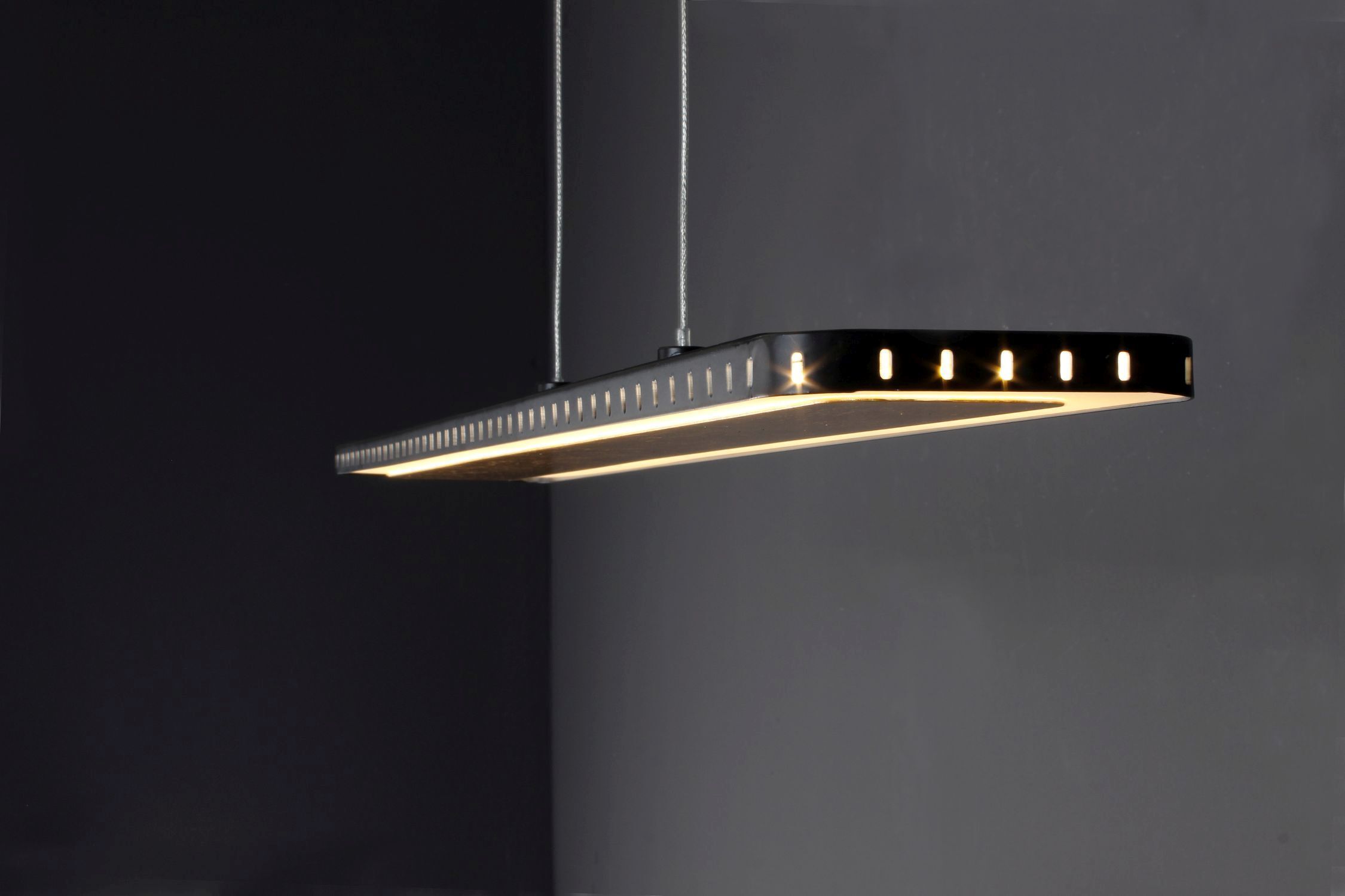 Lampe LED suspendue aluminium or noir 3000 K 120 cm
