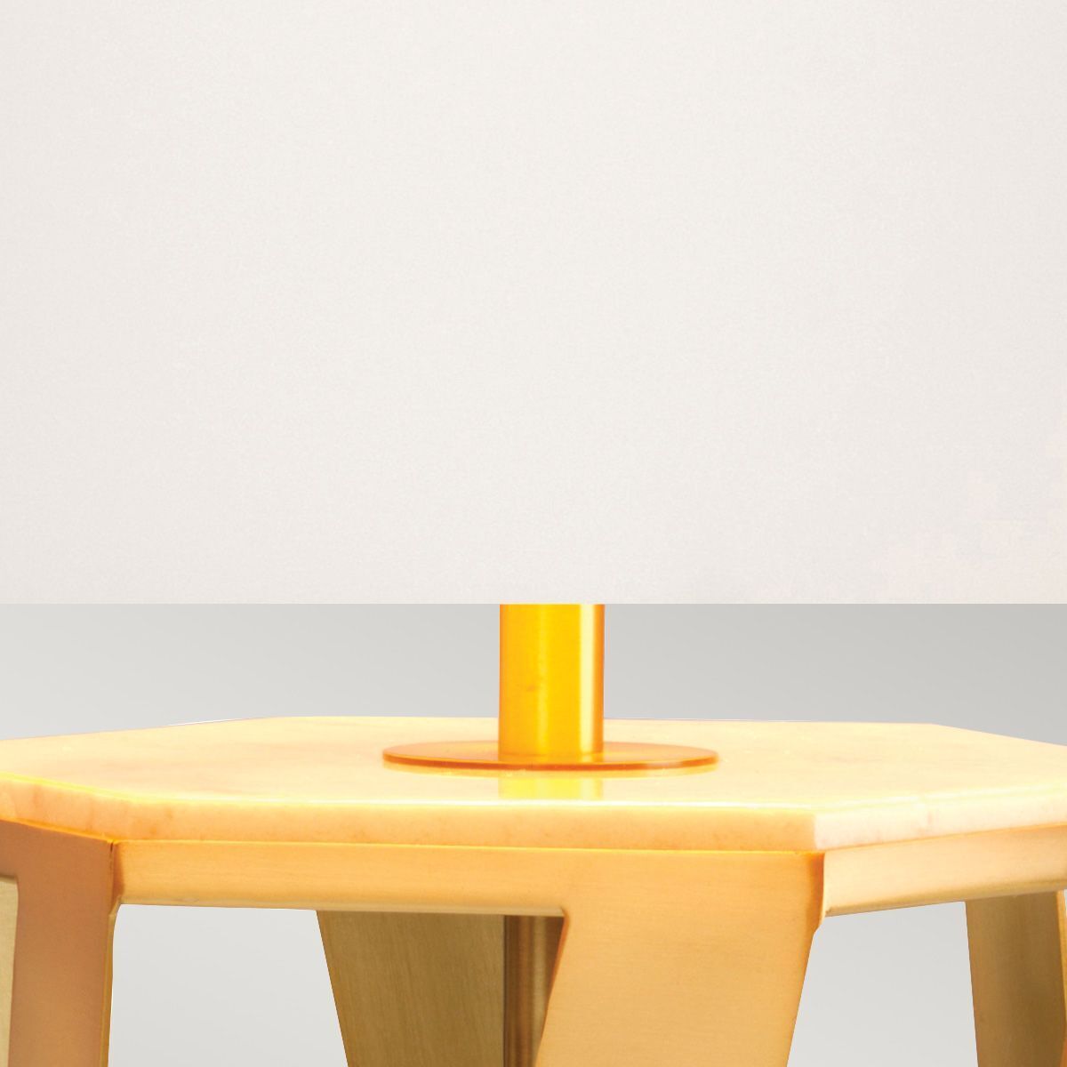 Lampe de table laiton brossé blanc E27 87 cm de haut métal tissu