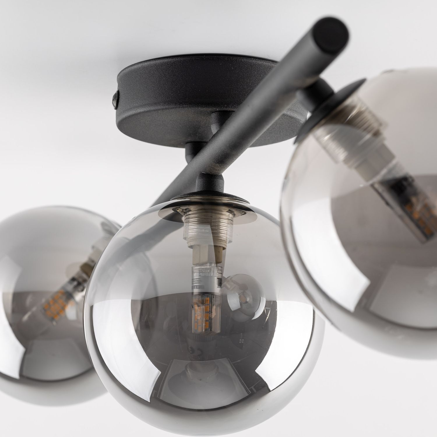 Plafonnier à 3 flammes 47 cm de long Noir Gris G9 Verre fumé Plafonnier à 3 flammes 47 cm de long Noir Gris G9 Verre fumé