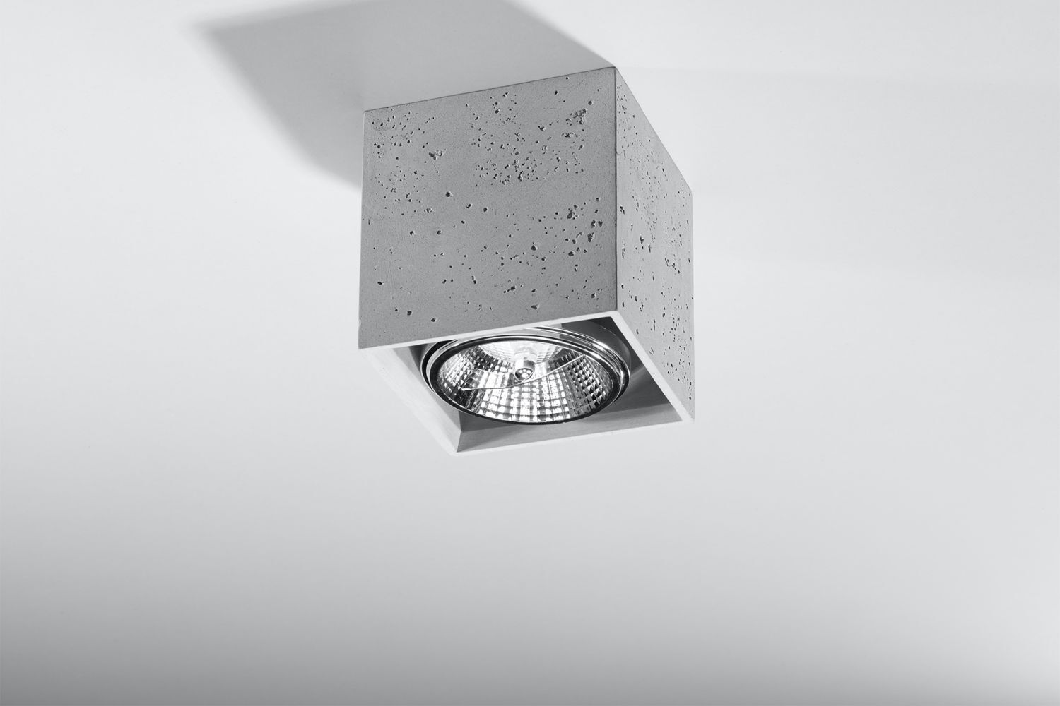 Spot de plafond angulaire béton GU10 petit salon couloir