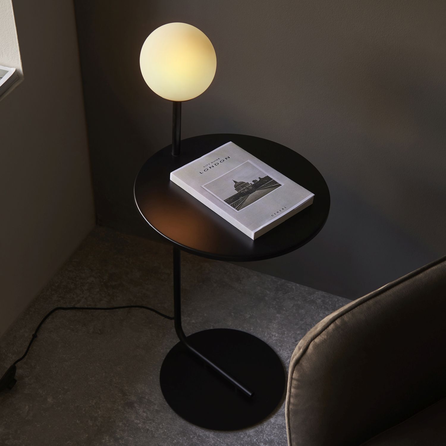 Lampe de sol avec tablette Métal Verre 81 cm Noir Blanc G9
