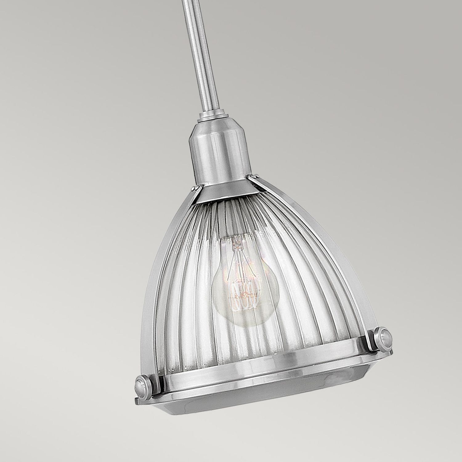 Suspension en verre cannelé D : 24,8 cm H : max. 107,6 cm