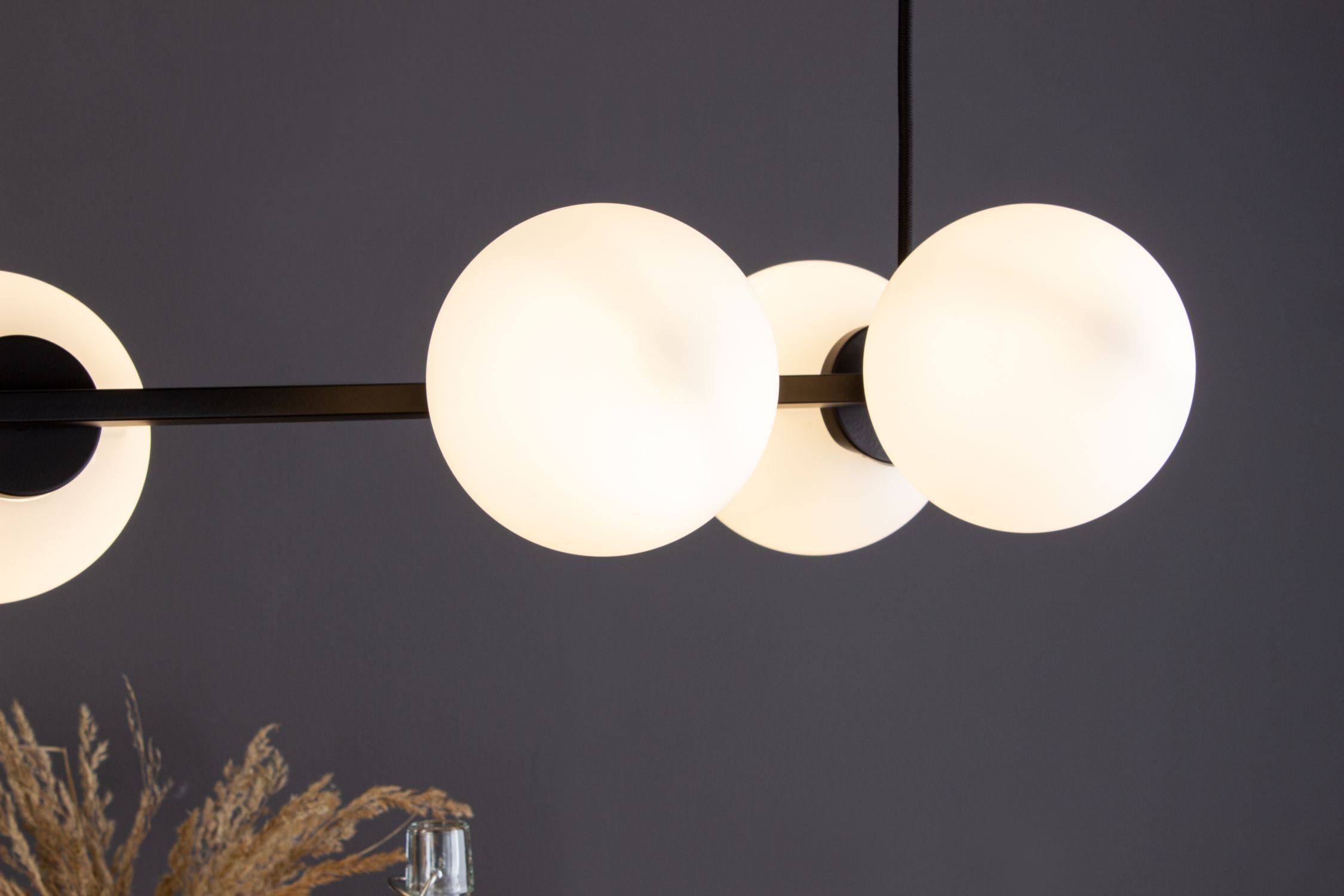 Suspension noir blanc L:80 cm E14 boules satiné