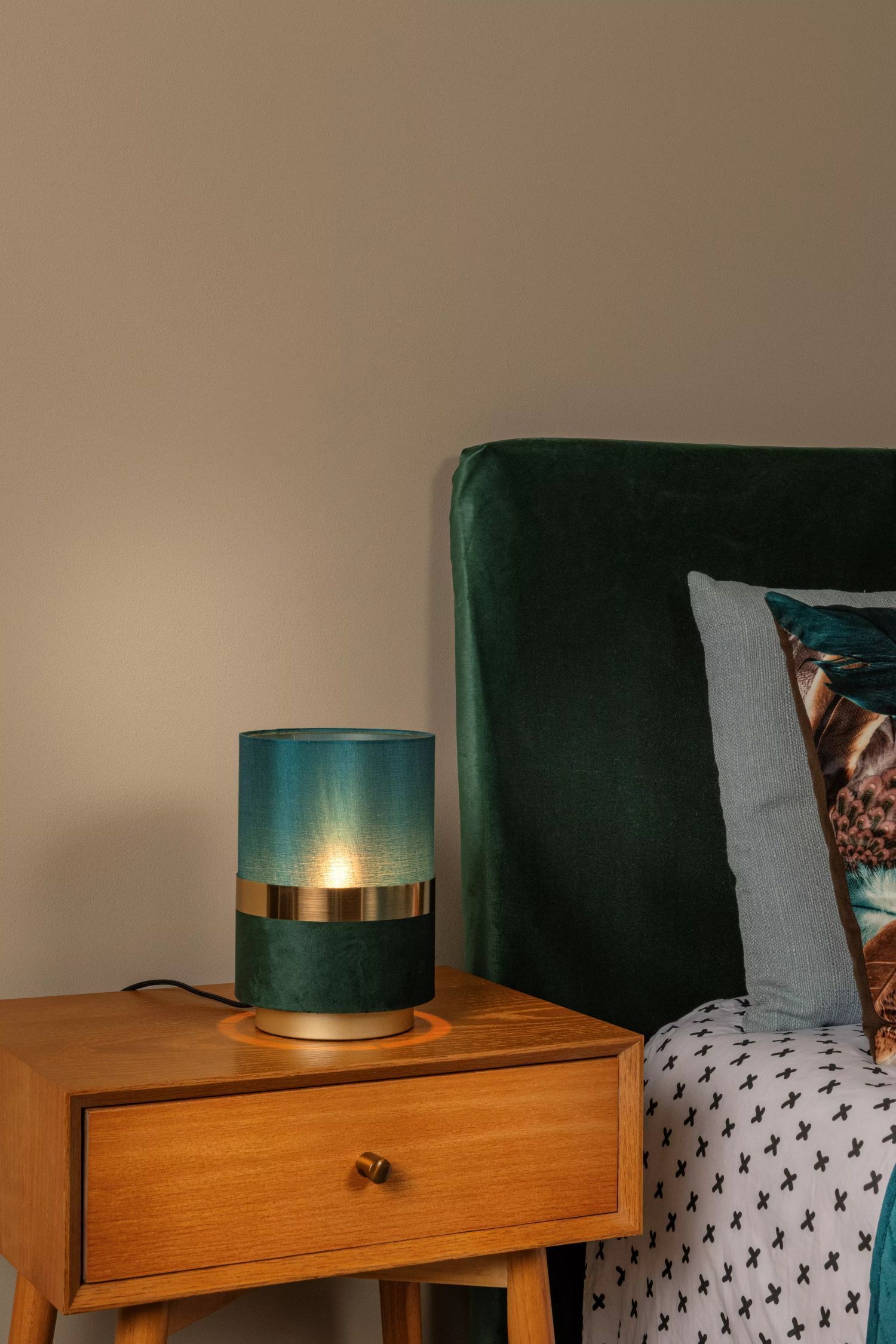 Lampe, Kissen, Dekoration für Zuhause, Tischlampe
