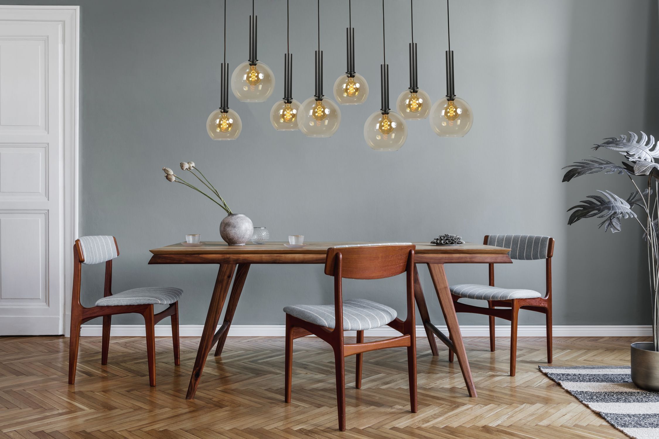 Lampe à suspendre noire laiton 5 flammes verre fumé métal