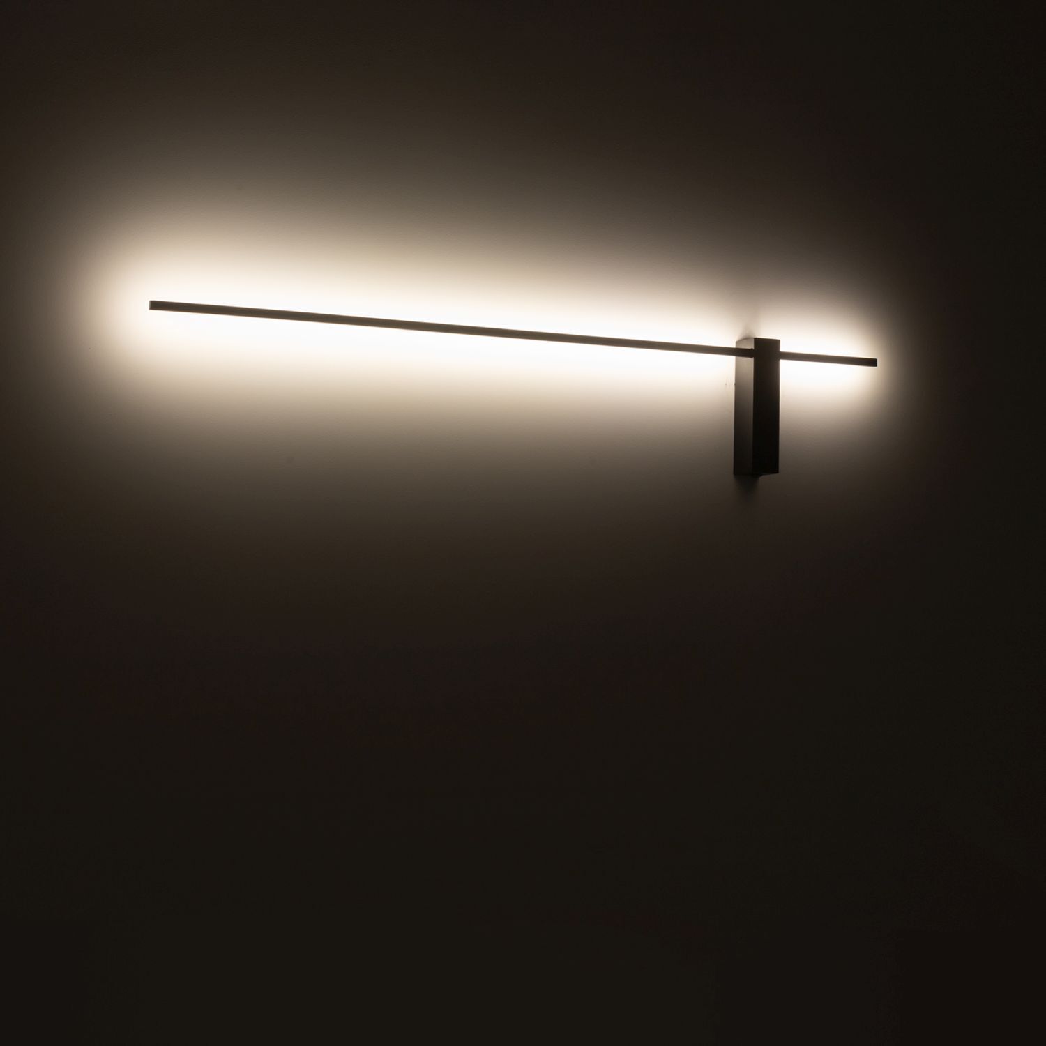 Applique LED noire indirecte 120 cm de long 3000 K 540 lm