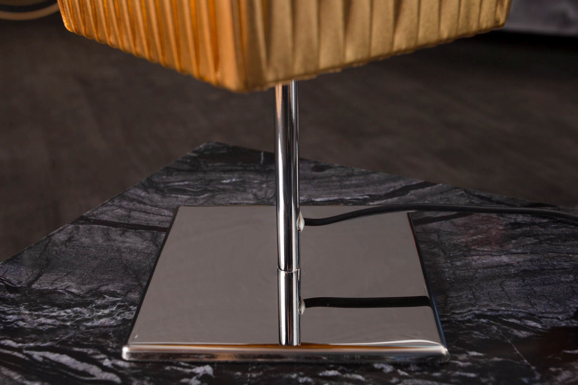 Lampe de table tissu métal H:44 cm E27 en noir or