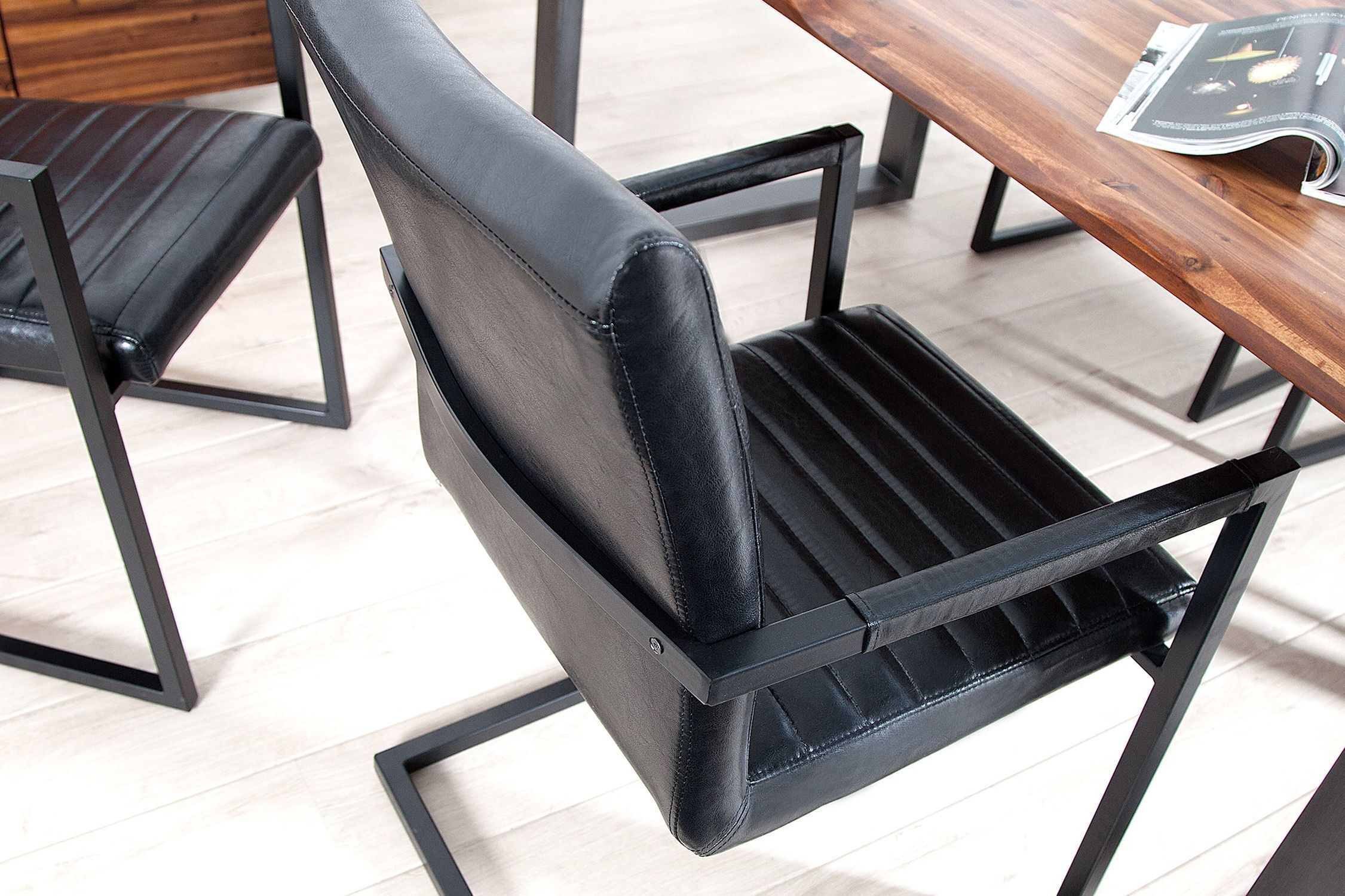 Chaise à bascule noir similicuir acier inoxydable avec accoudoirs Moebel, Stuhl, Sessel