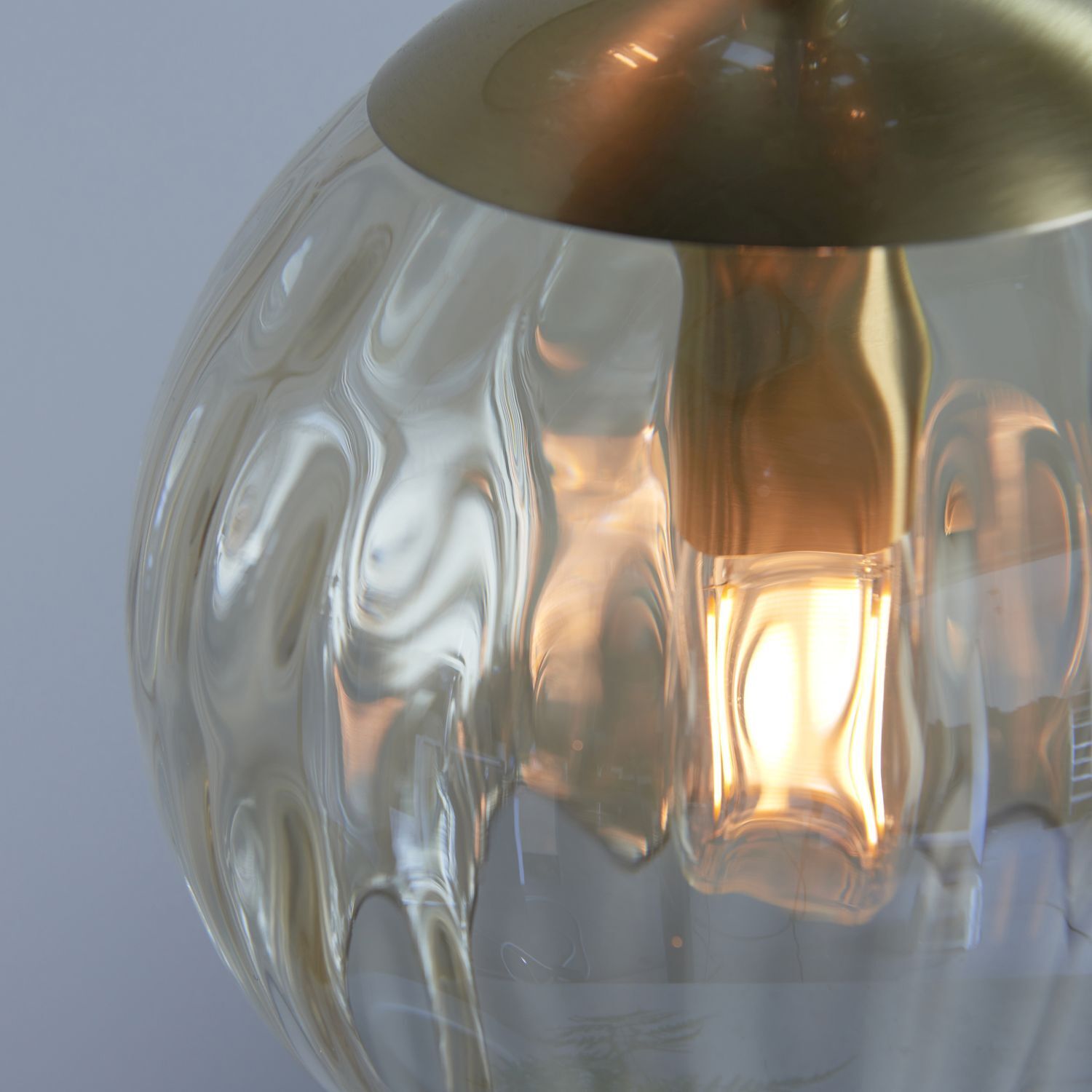 Lampe à suspendre verre fumé métal L : 31 cm H : max. 137,5 cm réglable en laiton champagne 3 flammes E14 boule abat-jour Lampe à suspendre salle à manger