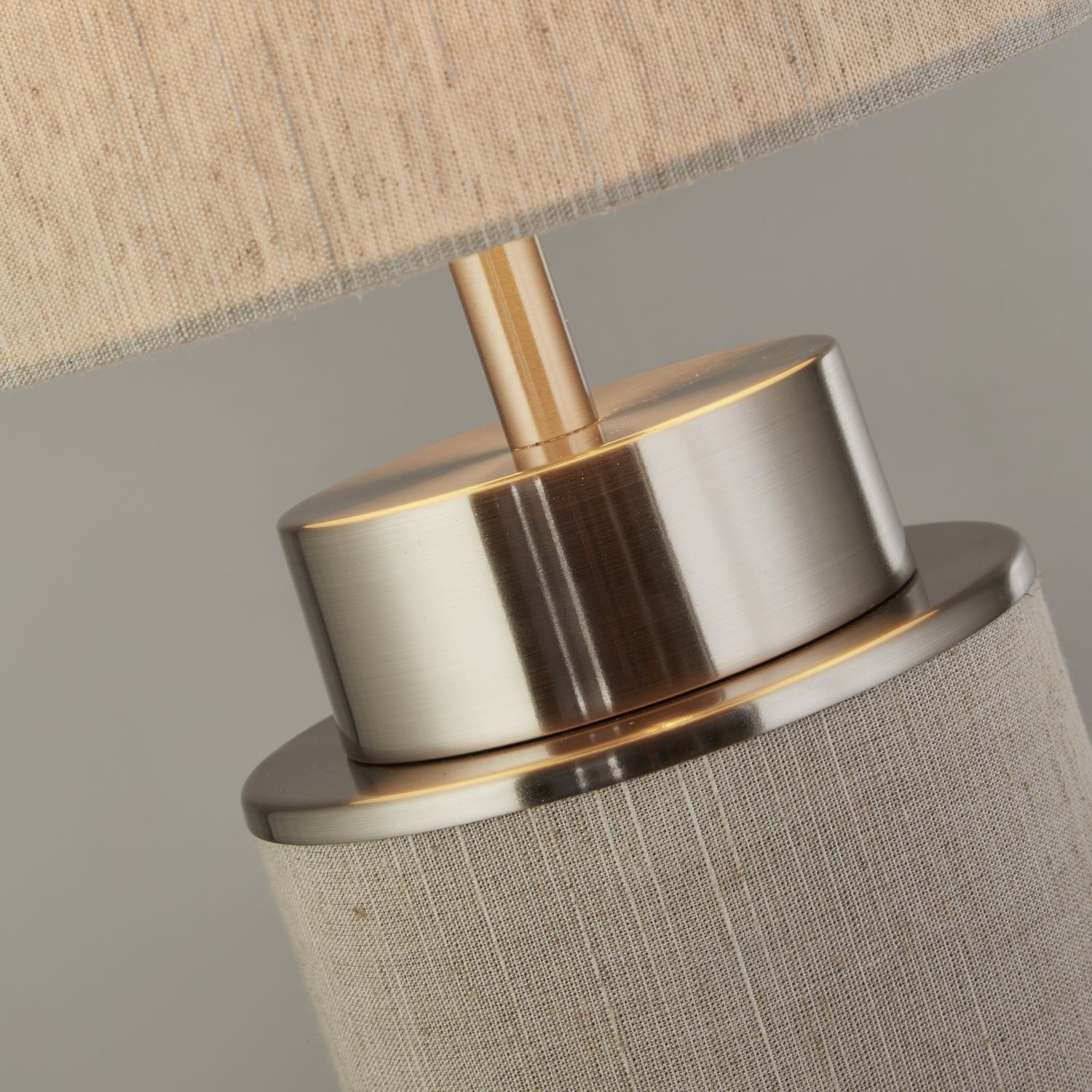Lampe de table tissu métal hauteur 72 cm gris-beige nickel E27