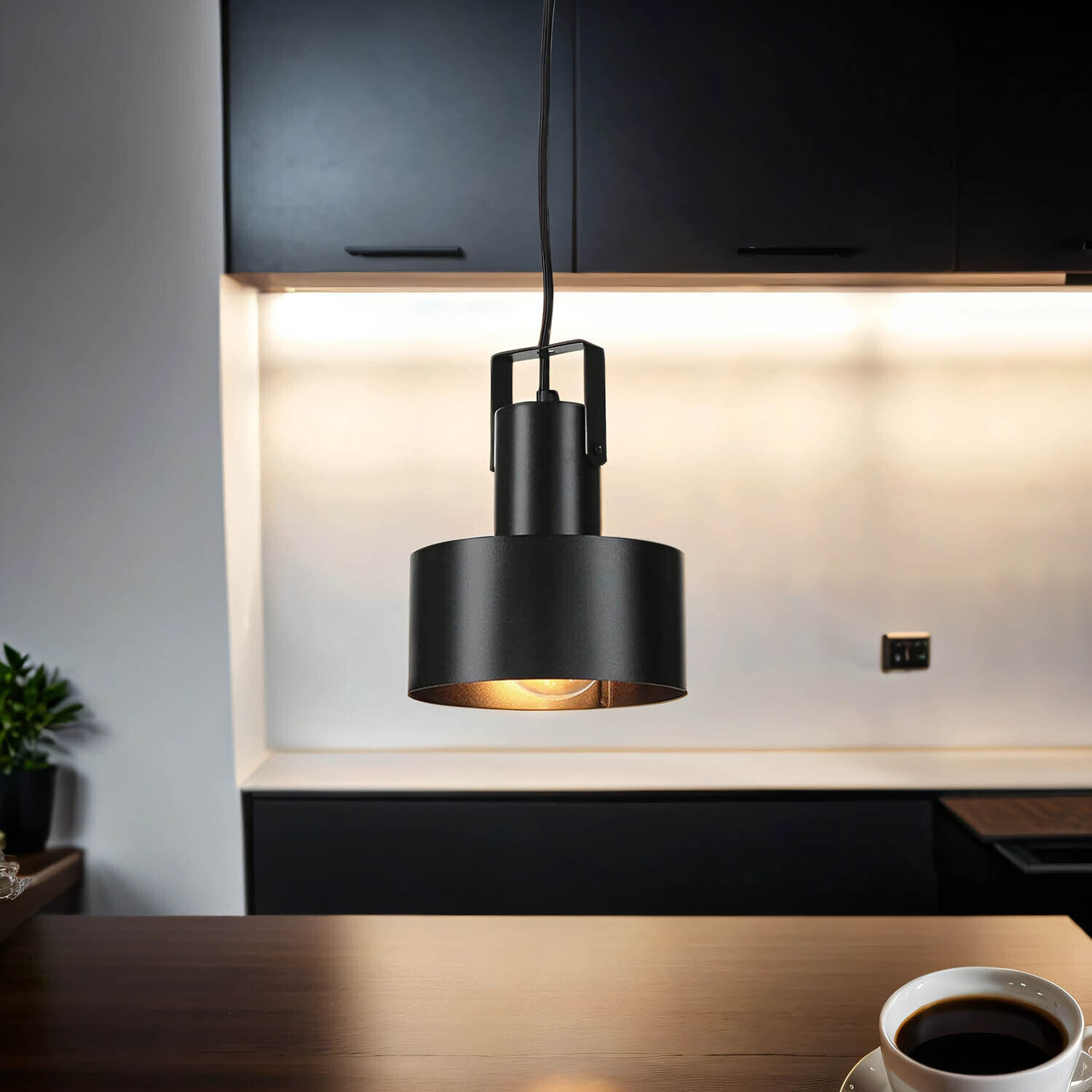 Lampe à suspendre cool Rif Noir avec étrier décoratif