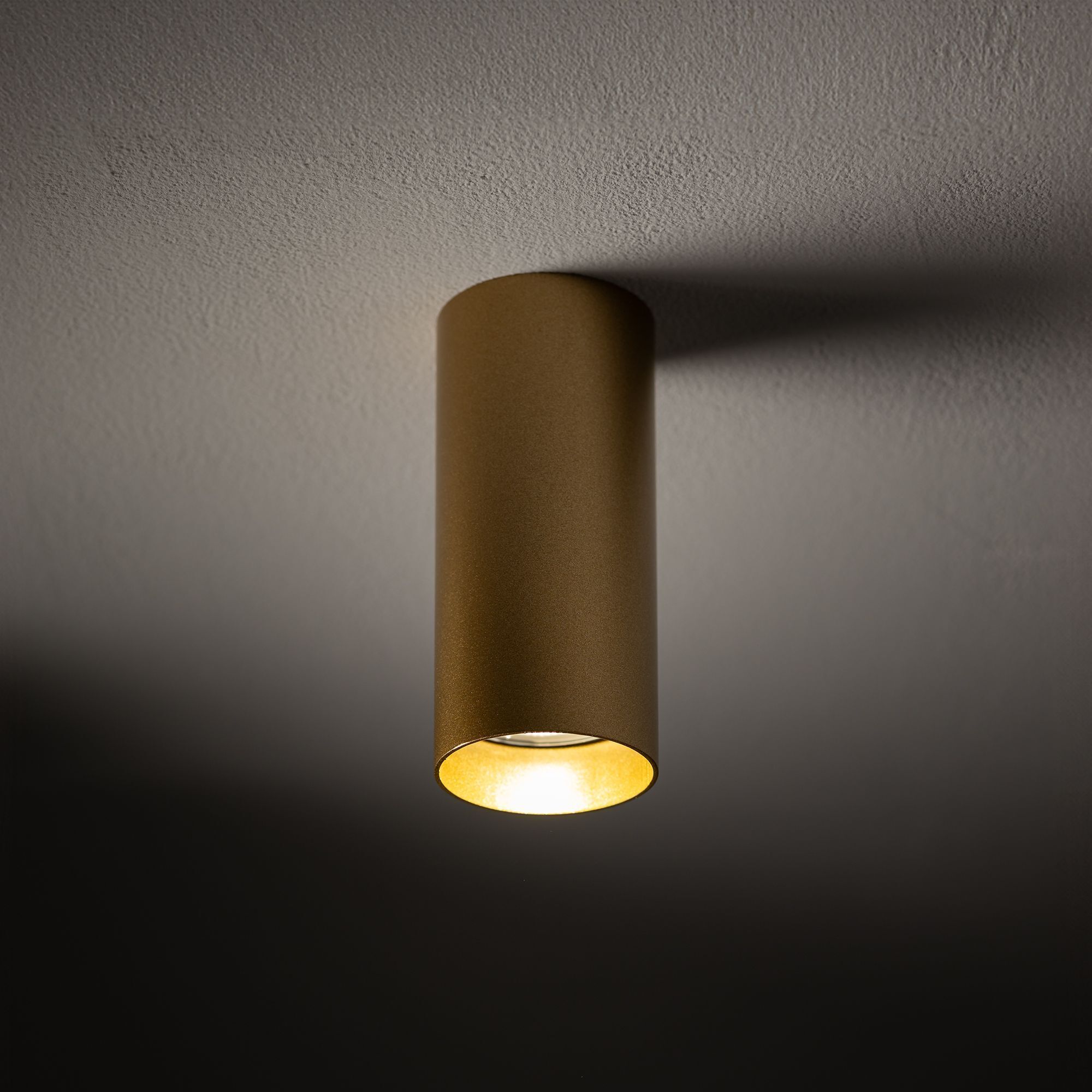 Eleganter Aufbauspot Stahl in Gold GU10 Ø5,5 cm rund deckenleuchte, pendelleuchte, gold, metall, einfaches design