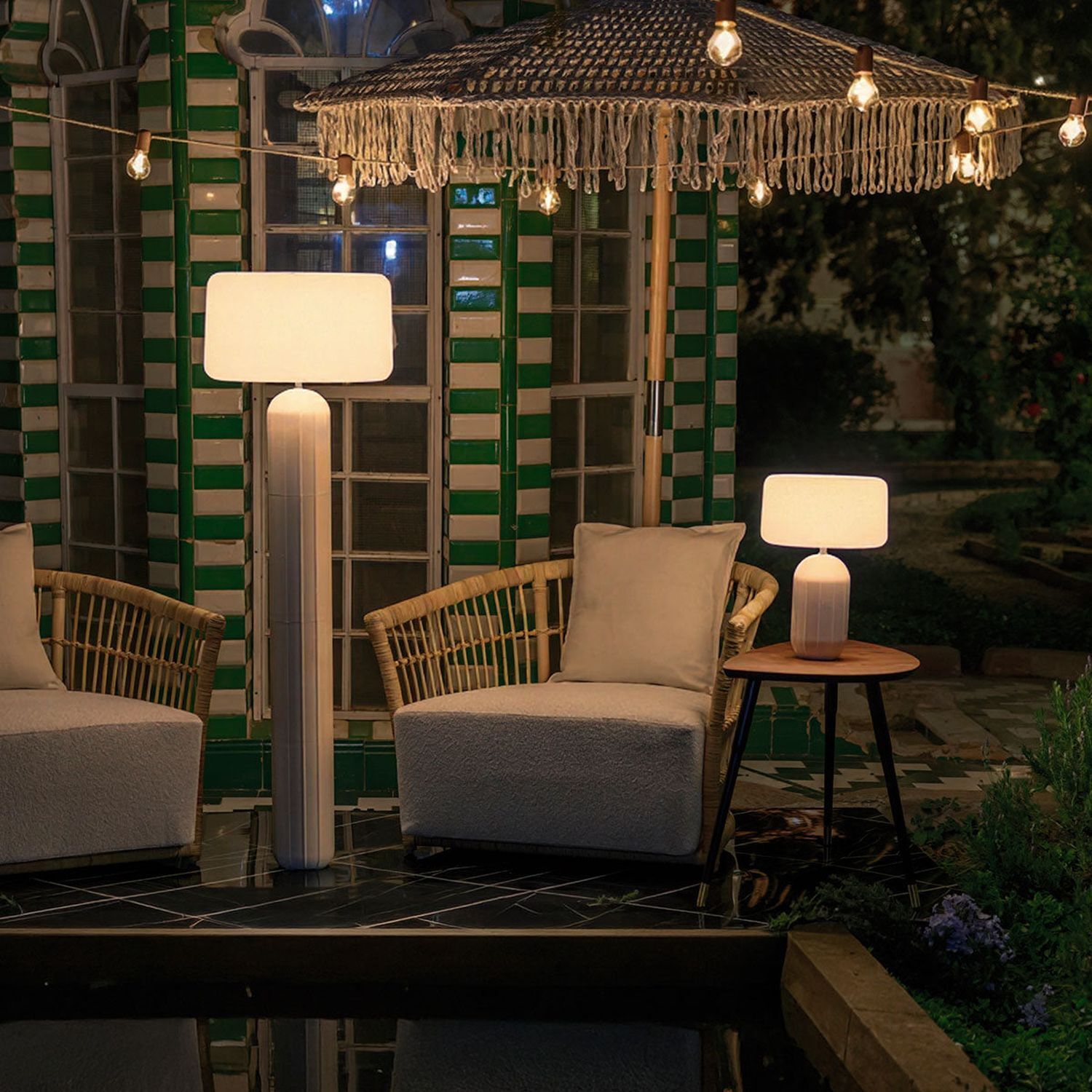 outdoor seating, lounge area, string lights, floor lamp, patio table lamp
