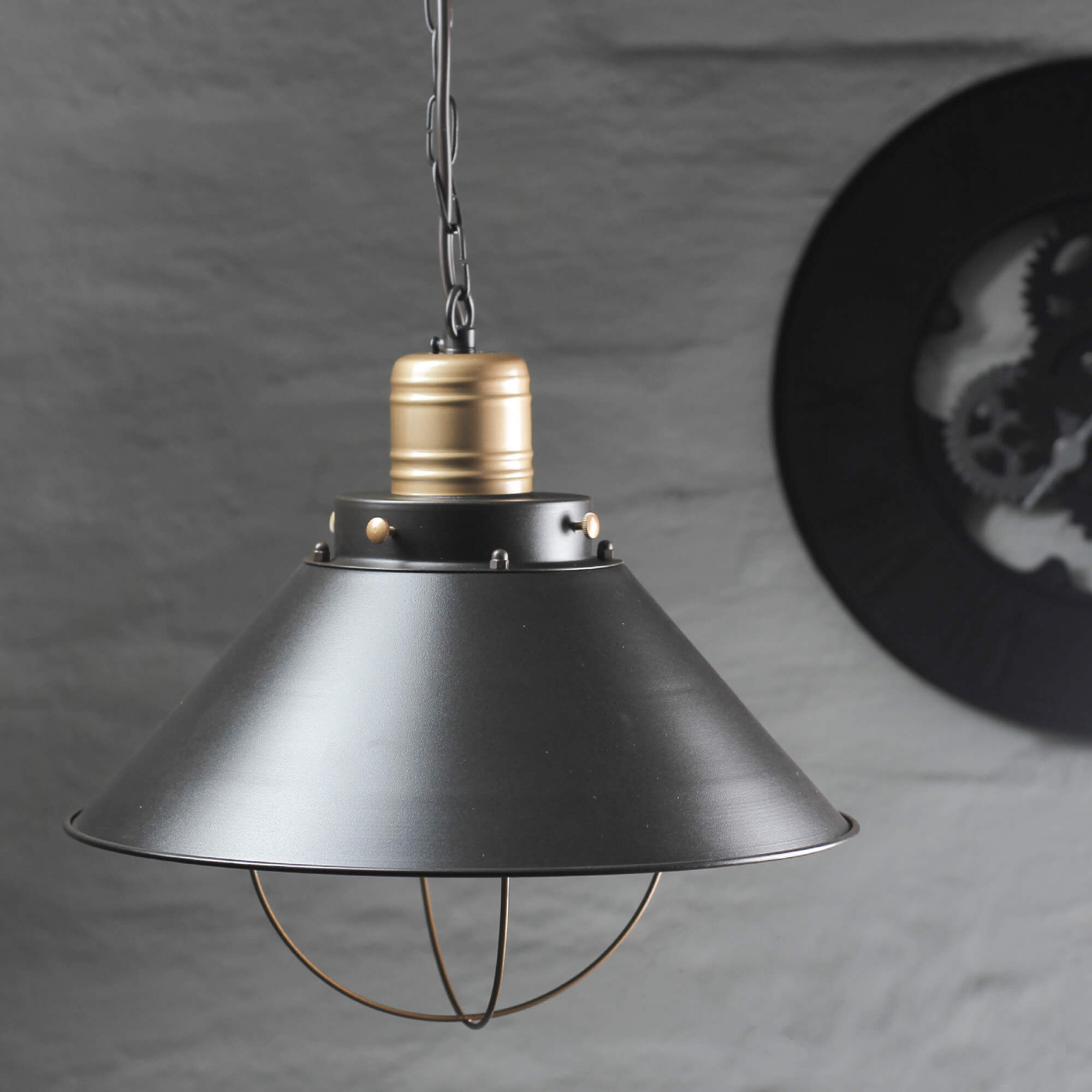 Lampe à suspendre vintage noire cuivre design industriel
