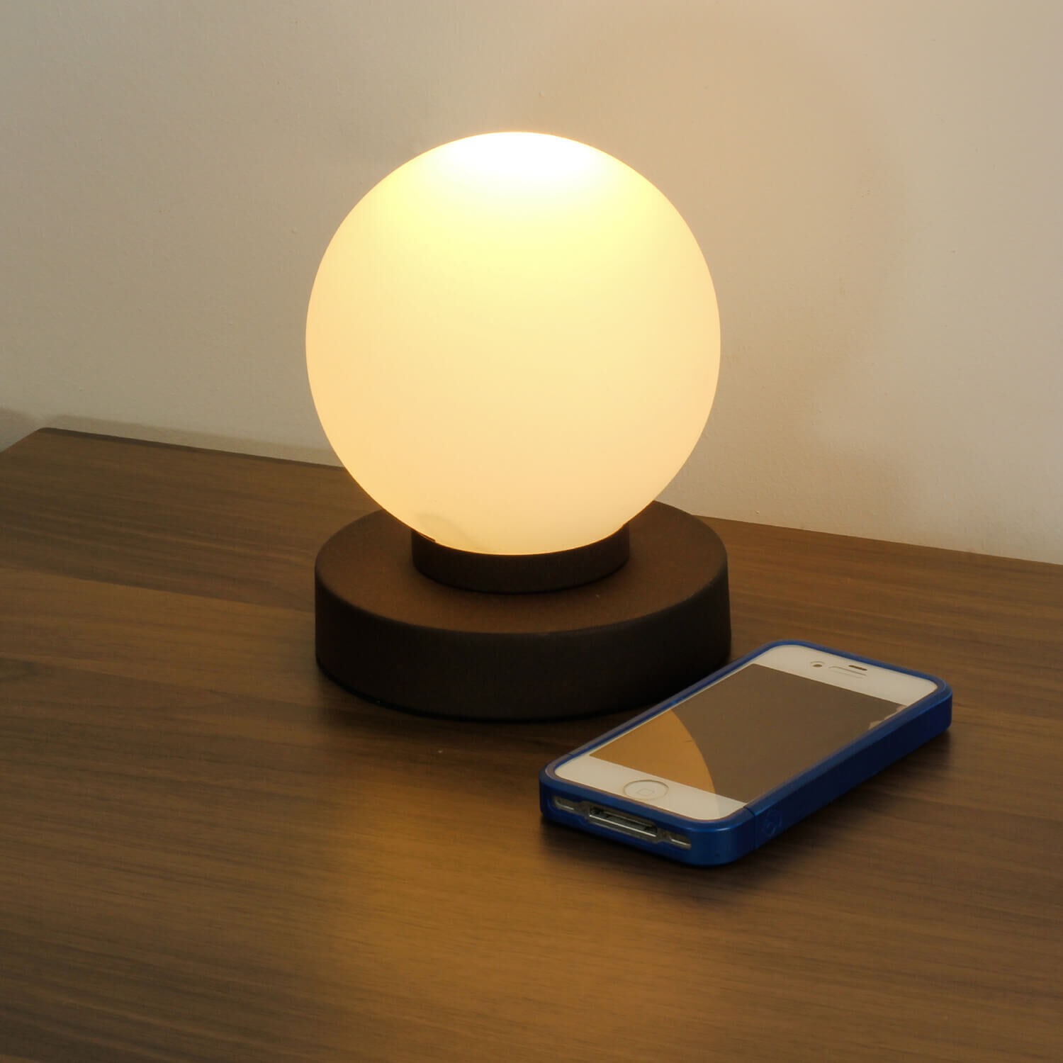 Lampe de table sphérique Prince en blanc avec variateur tactile