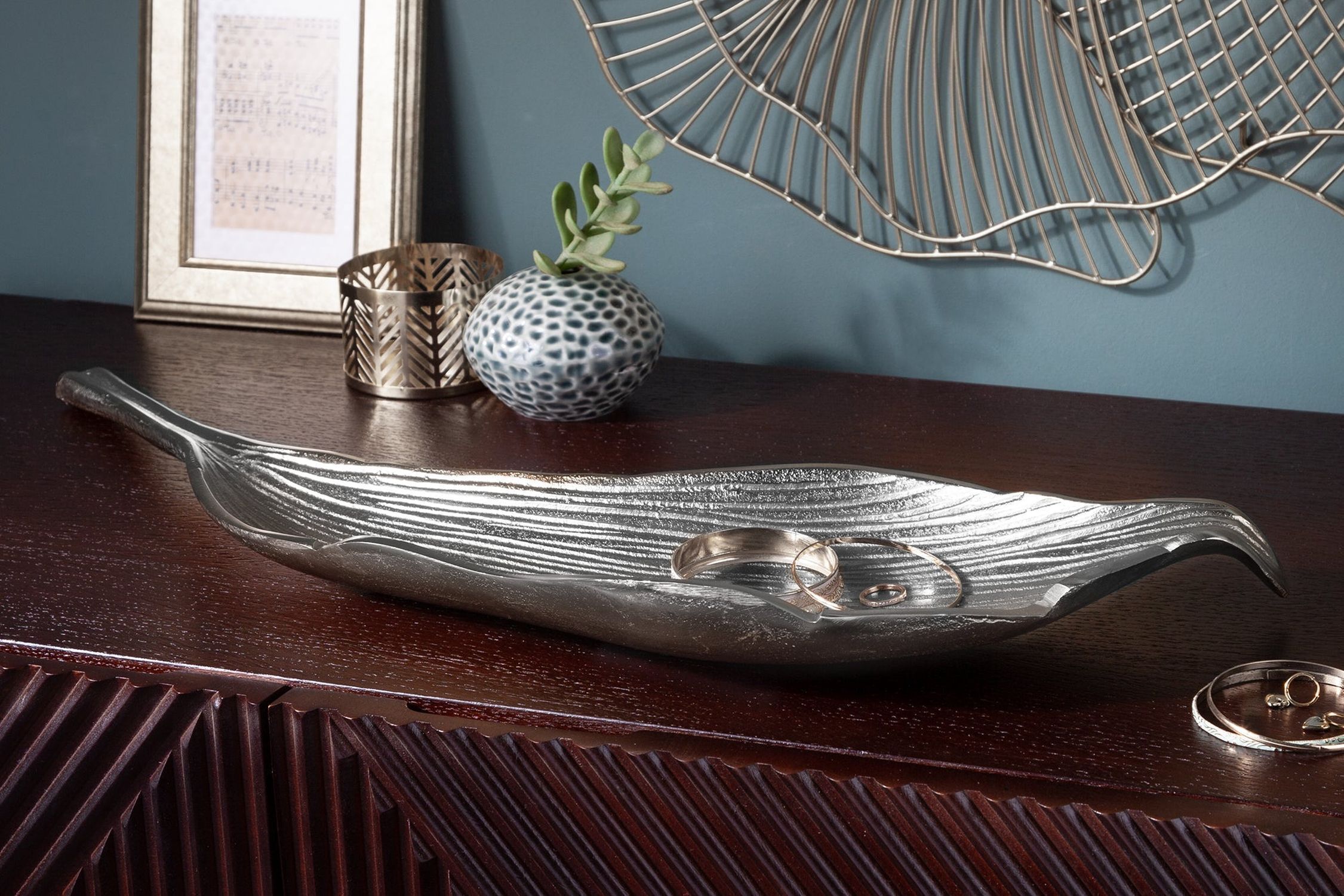 Coupe décorative en métal L : 64 cm en argent Feuille Design Travail manuel Coupe décorative en métal L : 64 cm en argent Feuille Design Travail manuel