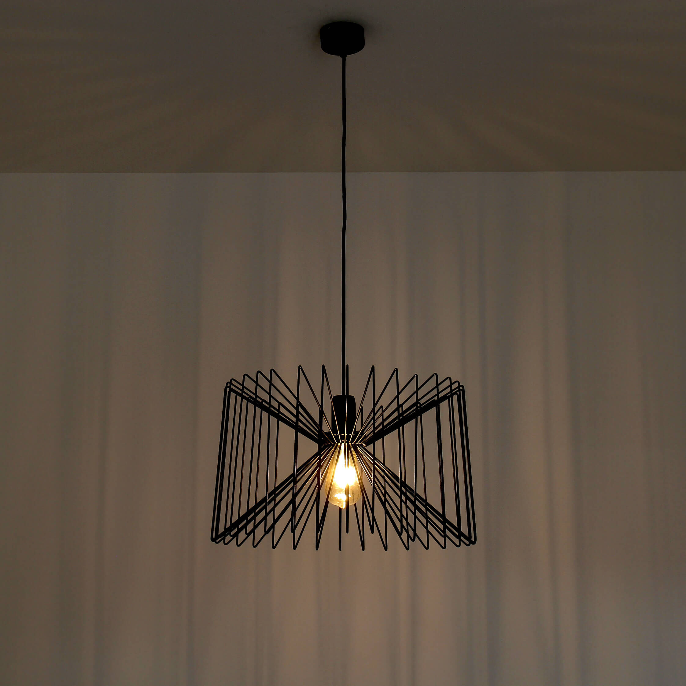 Suspension moderne NESS noir
