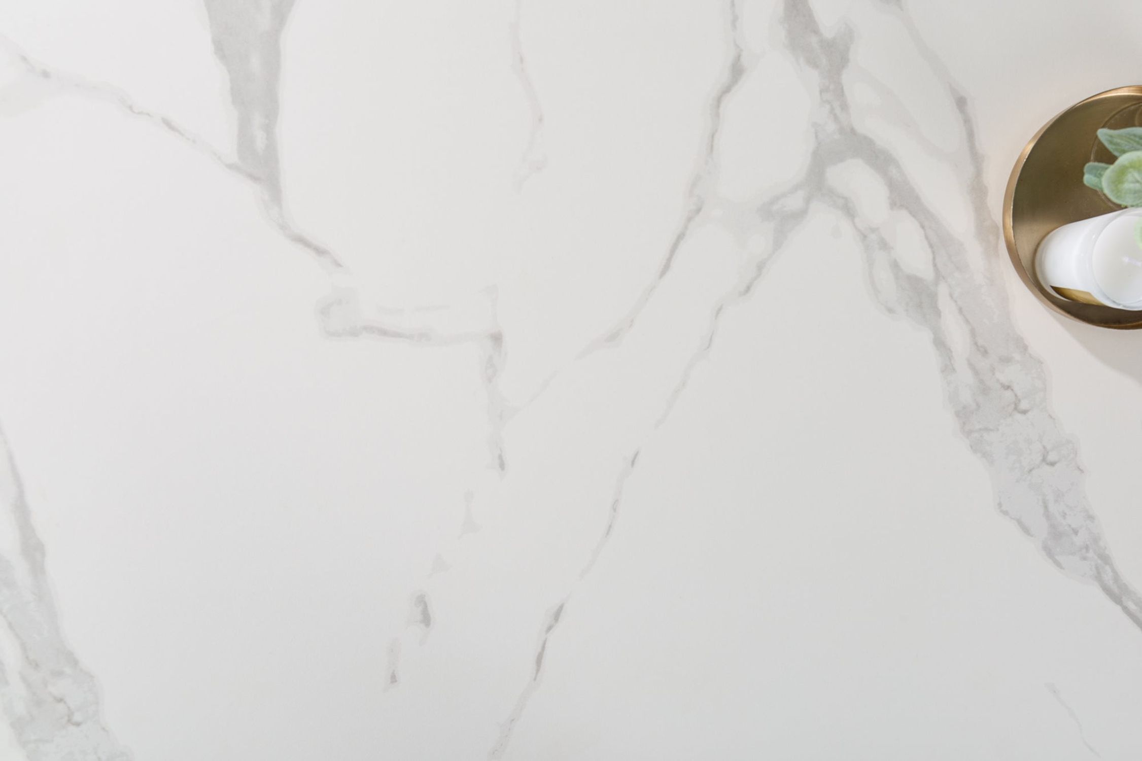 Table basse en céramique blanche aspect marbre noir 100x60 cm Table basse en céramique blanche aspect marbre noir 100x60 cm